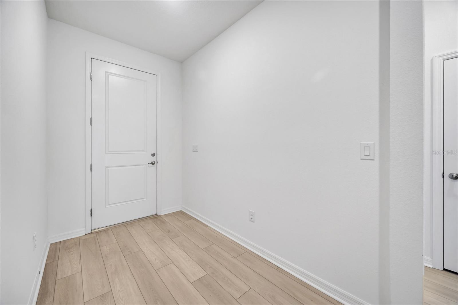 Image 27 of 58 For 7882 Lennox Loop