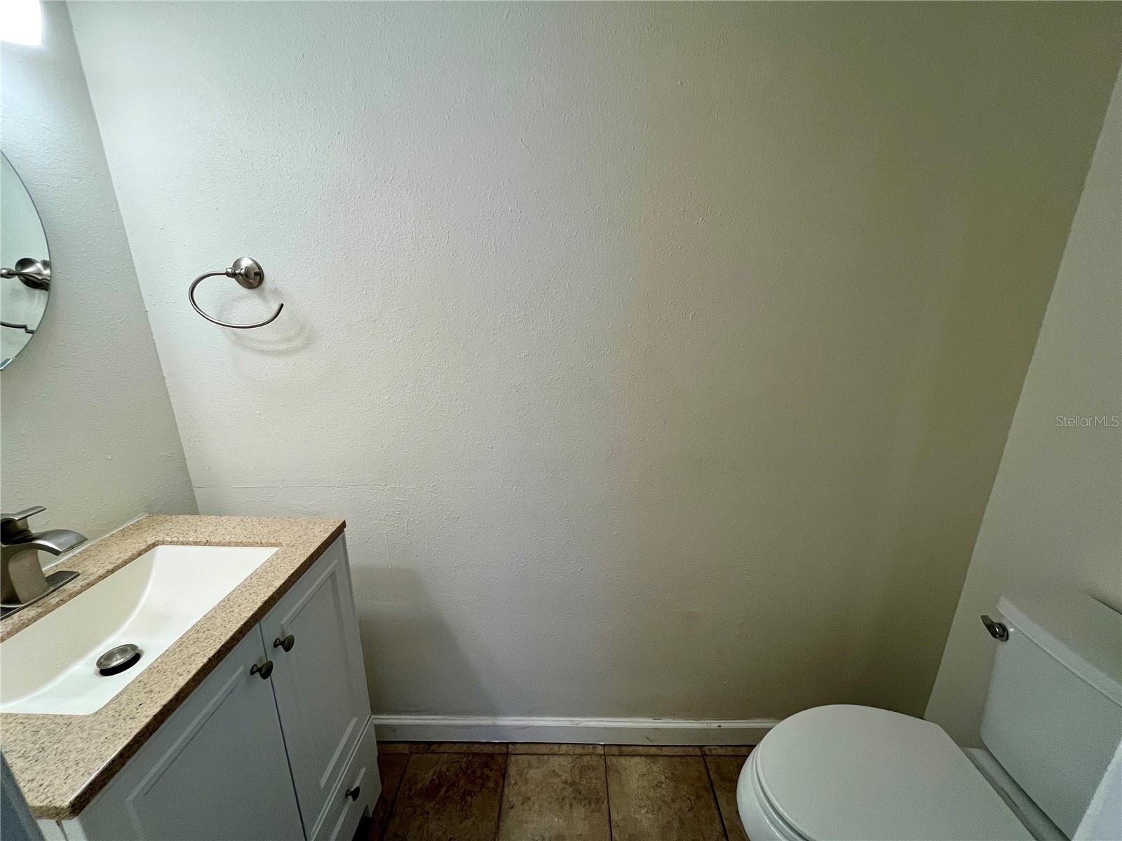 Image 10 of 23 For 7618 Colonial Court