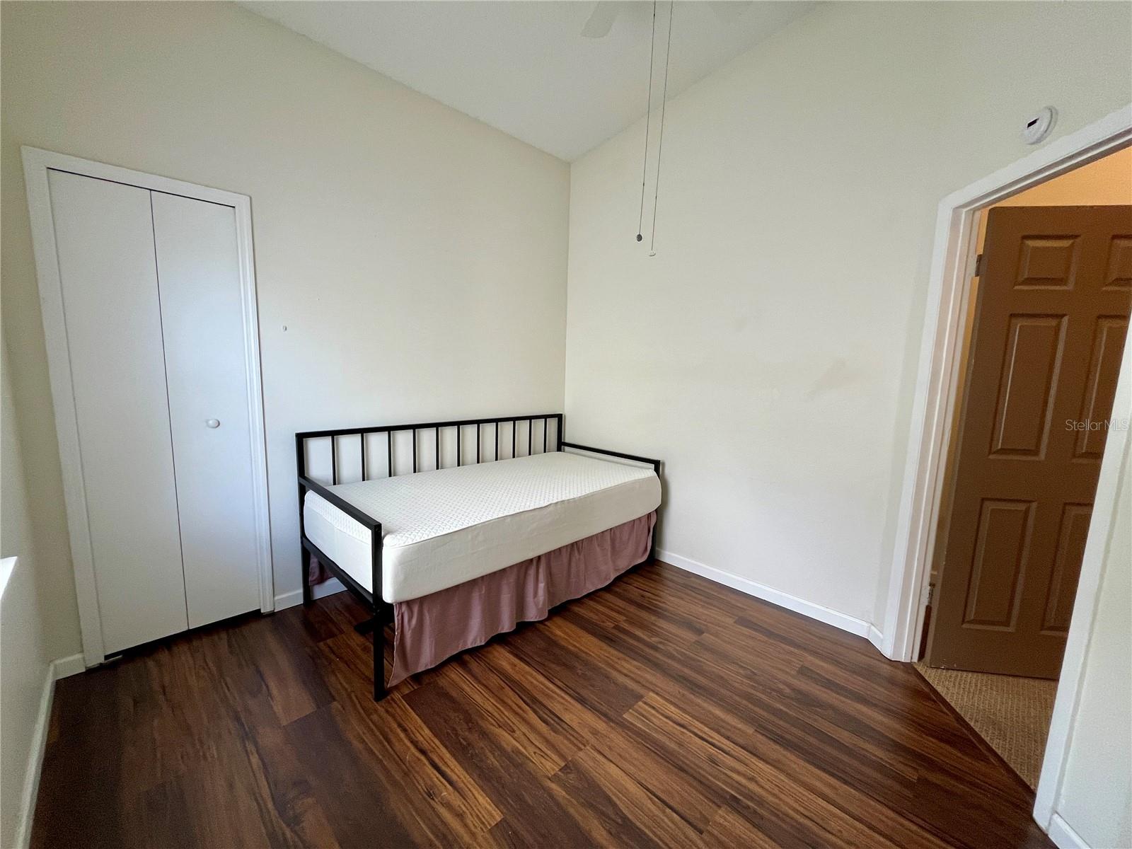 Image 16 of 23 For 7618 Colonial Court