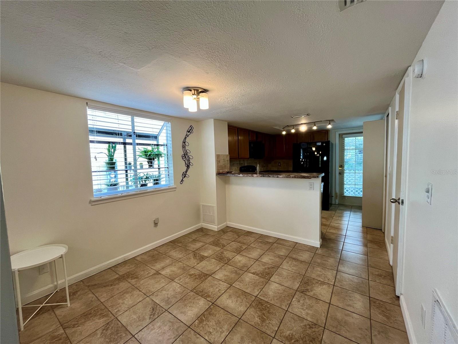 Image 5 of 23 For 7618 Colonial Court