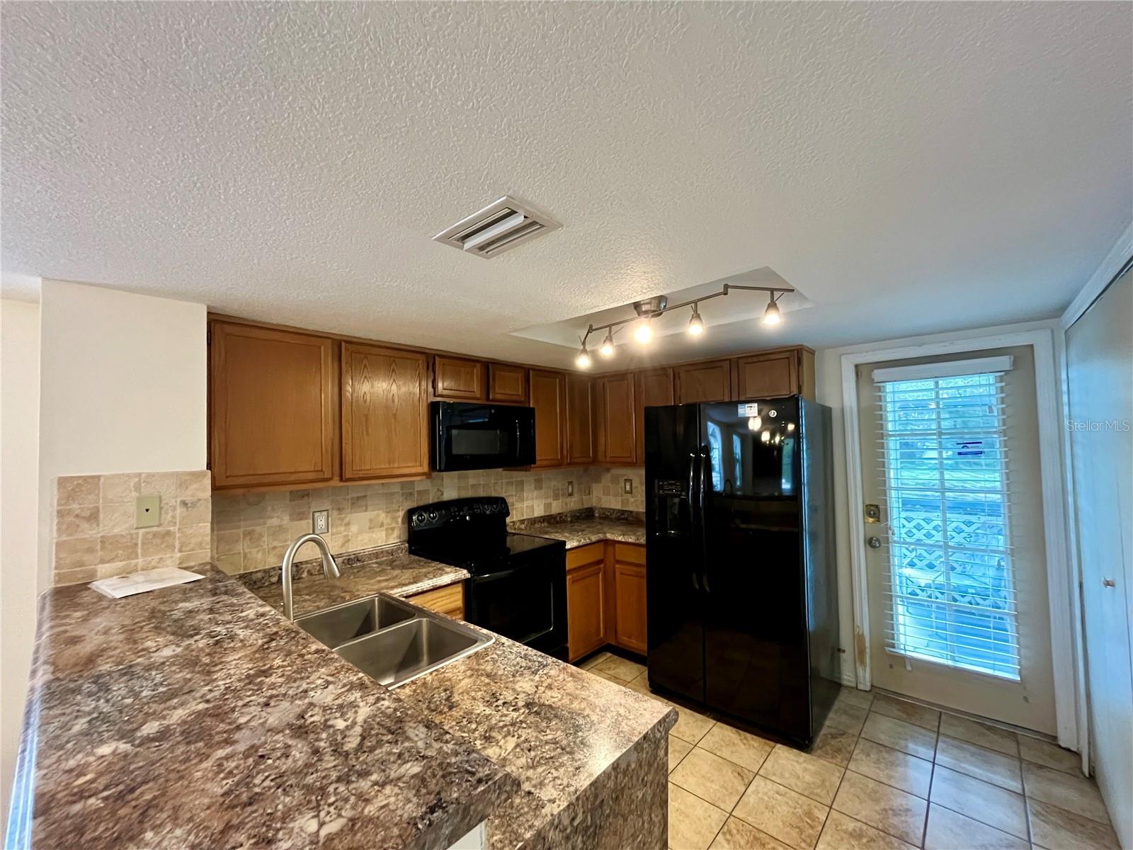 Image 7 of 23 For 7618 Colonial Court