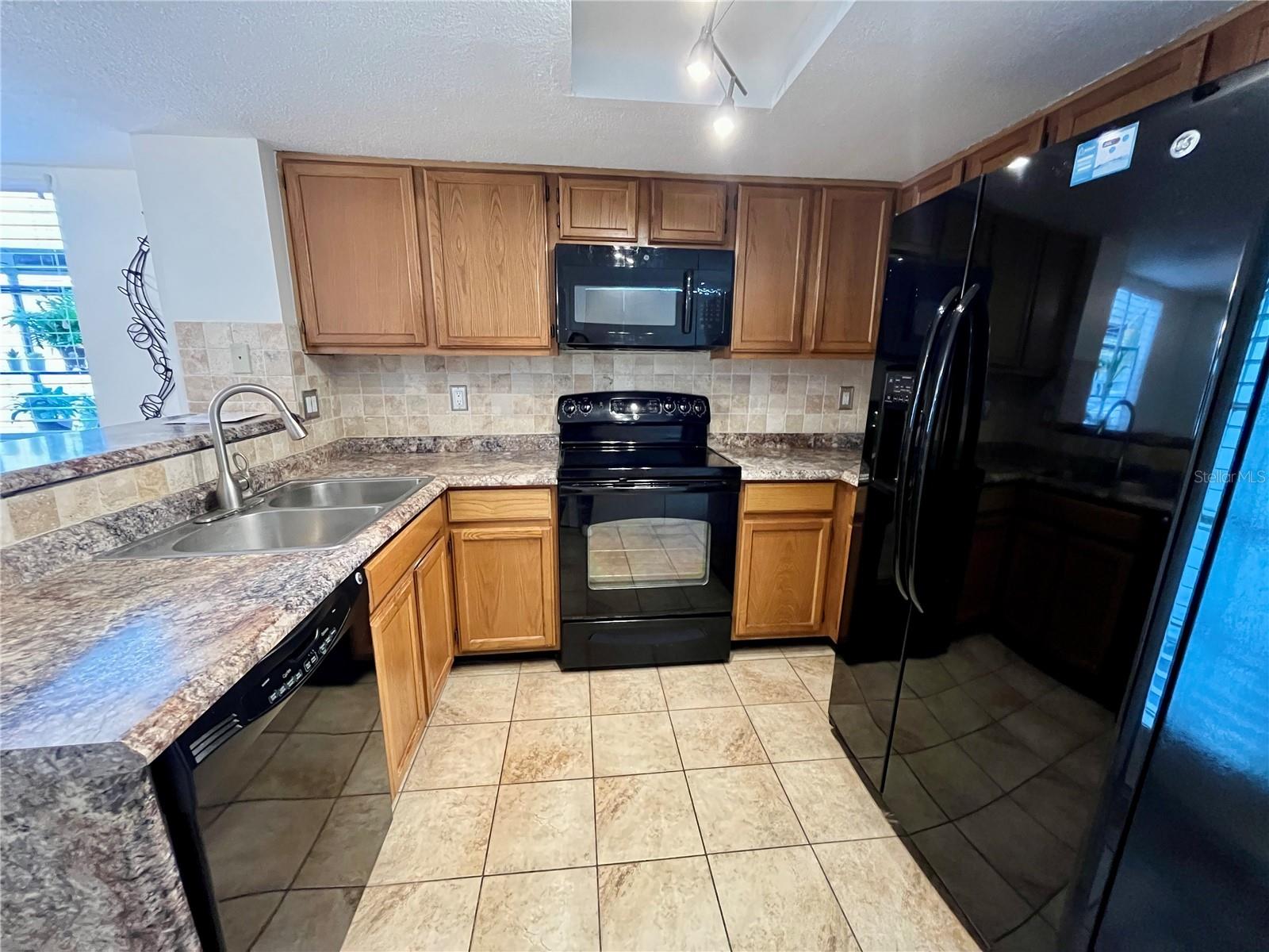 Image 8 of 23 For 7618 Colonial Court