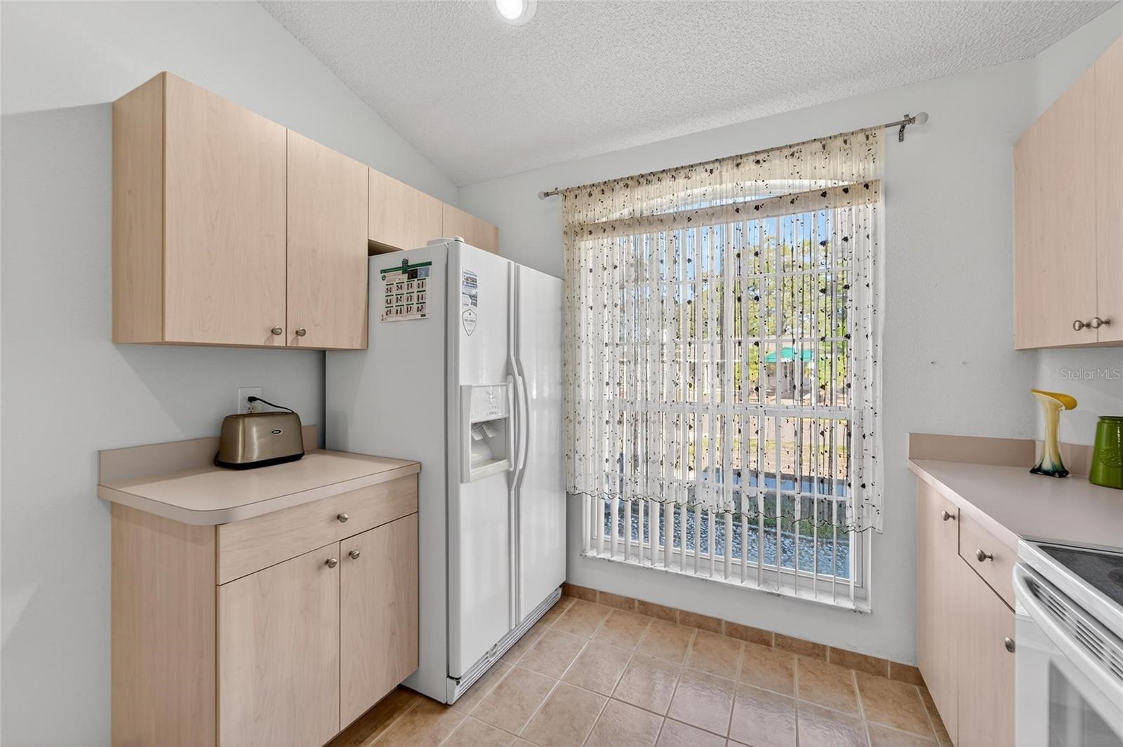 Listing photo id 11 for 512 Atwood Avenue N