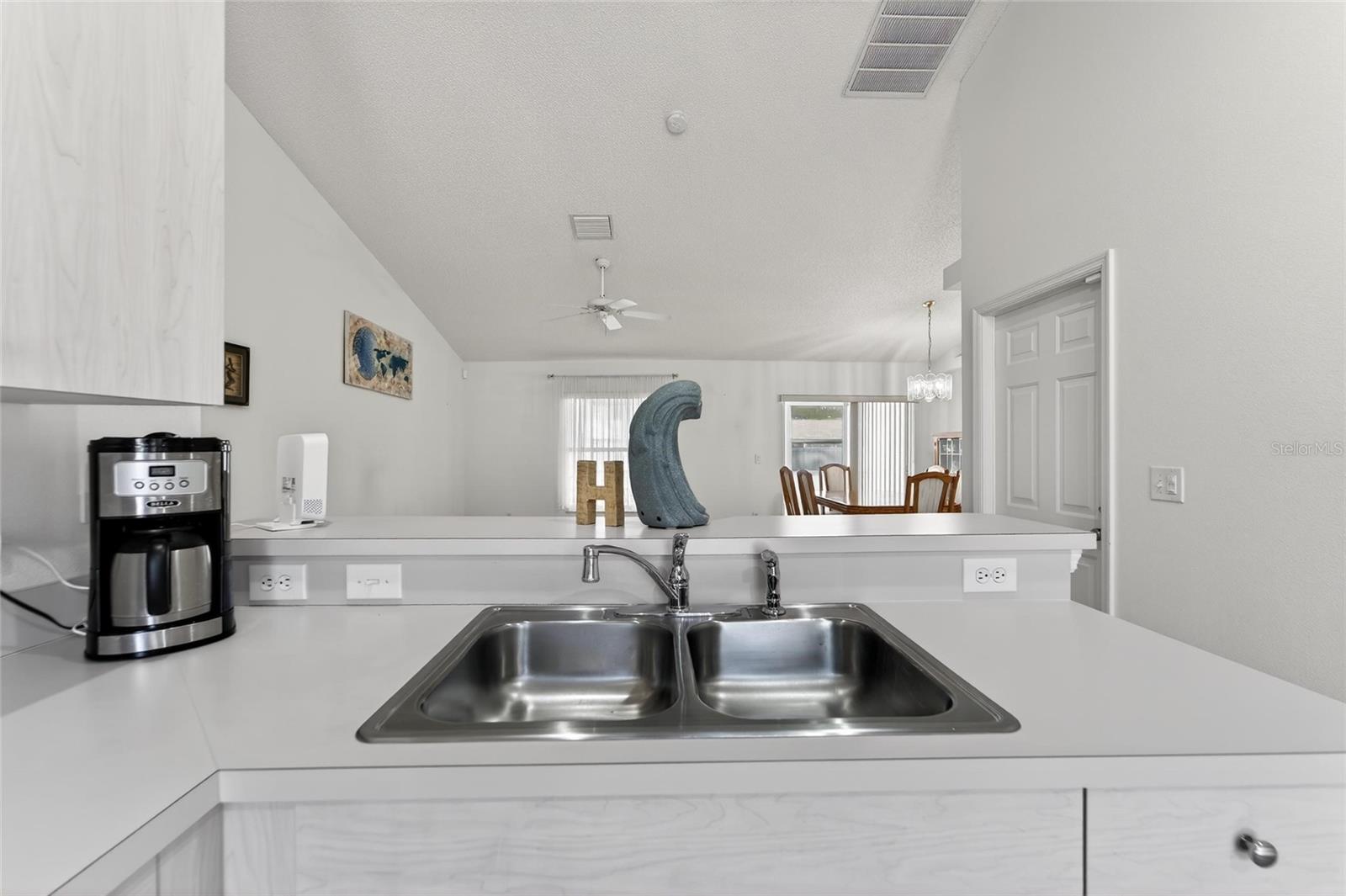 Listing photo id 13 for 512 Atwood Avenue N