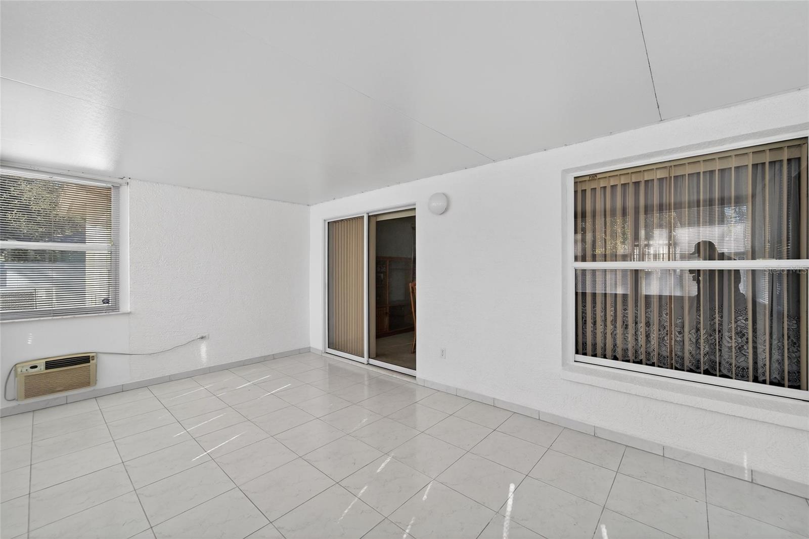 Listing photo id 14 for 512 Atwood Avenue N