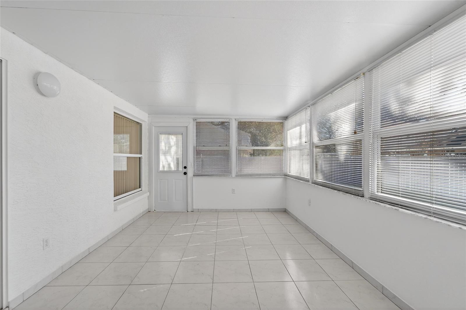 Listing photo id 15 for 512 Atwood Avenue N