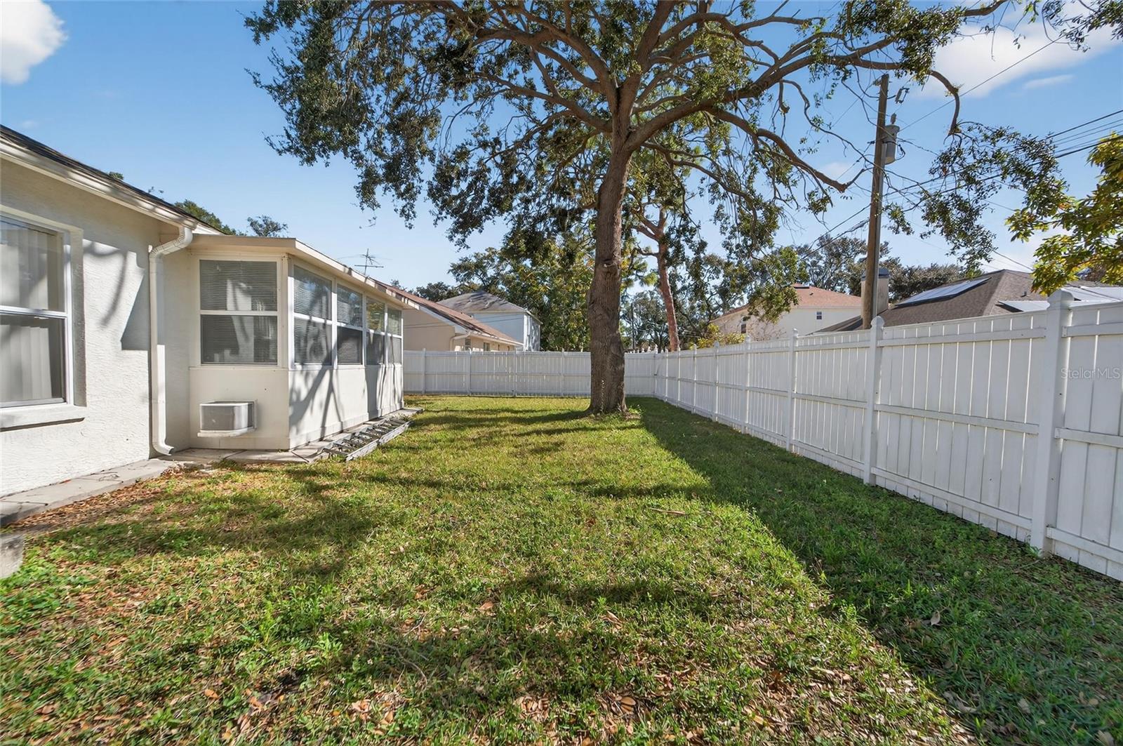 Listing photo id 18 for 512 Atwood Avenue N