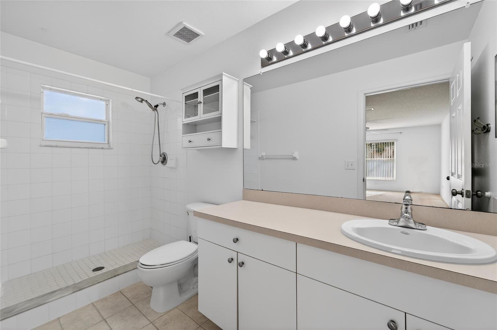 Listing photo id 41 for 512 Atwood Avenue N