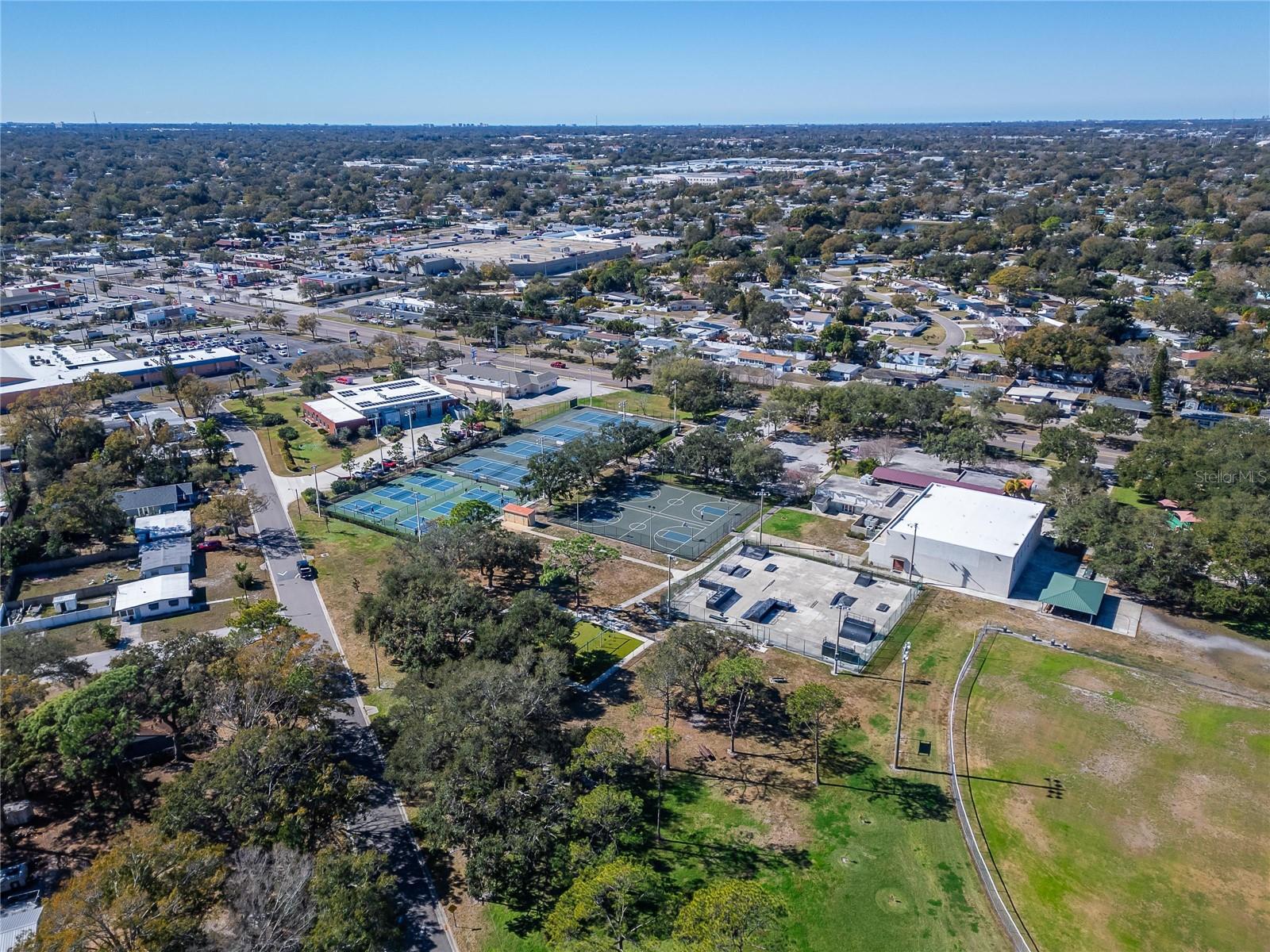 Listing photo id 54 for 512 Atwood Avenue N