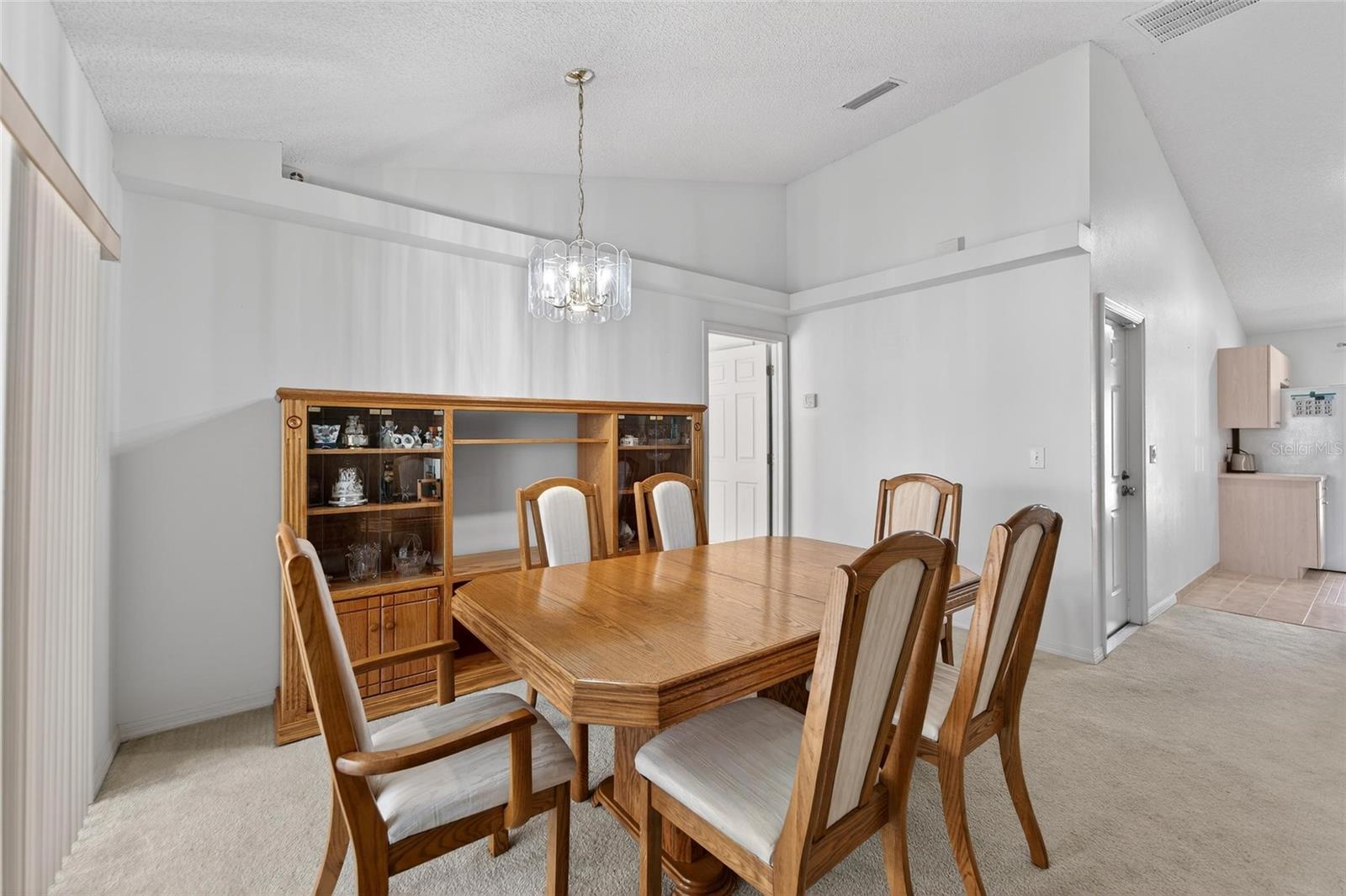 Listing photo id 6 for 512 Atwood Avenue N