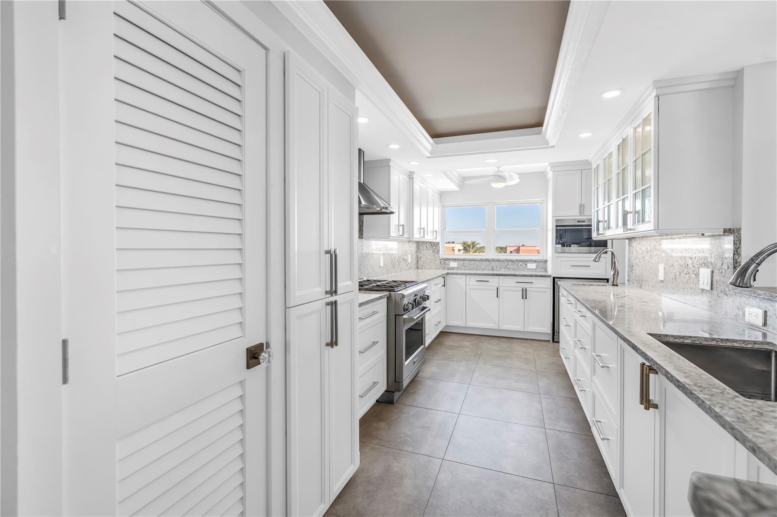 Image 10 of 61 For 6020 Shore Boulevard S 712