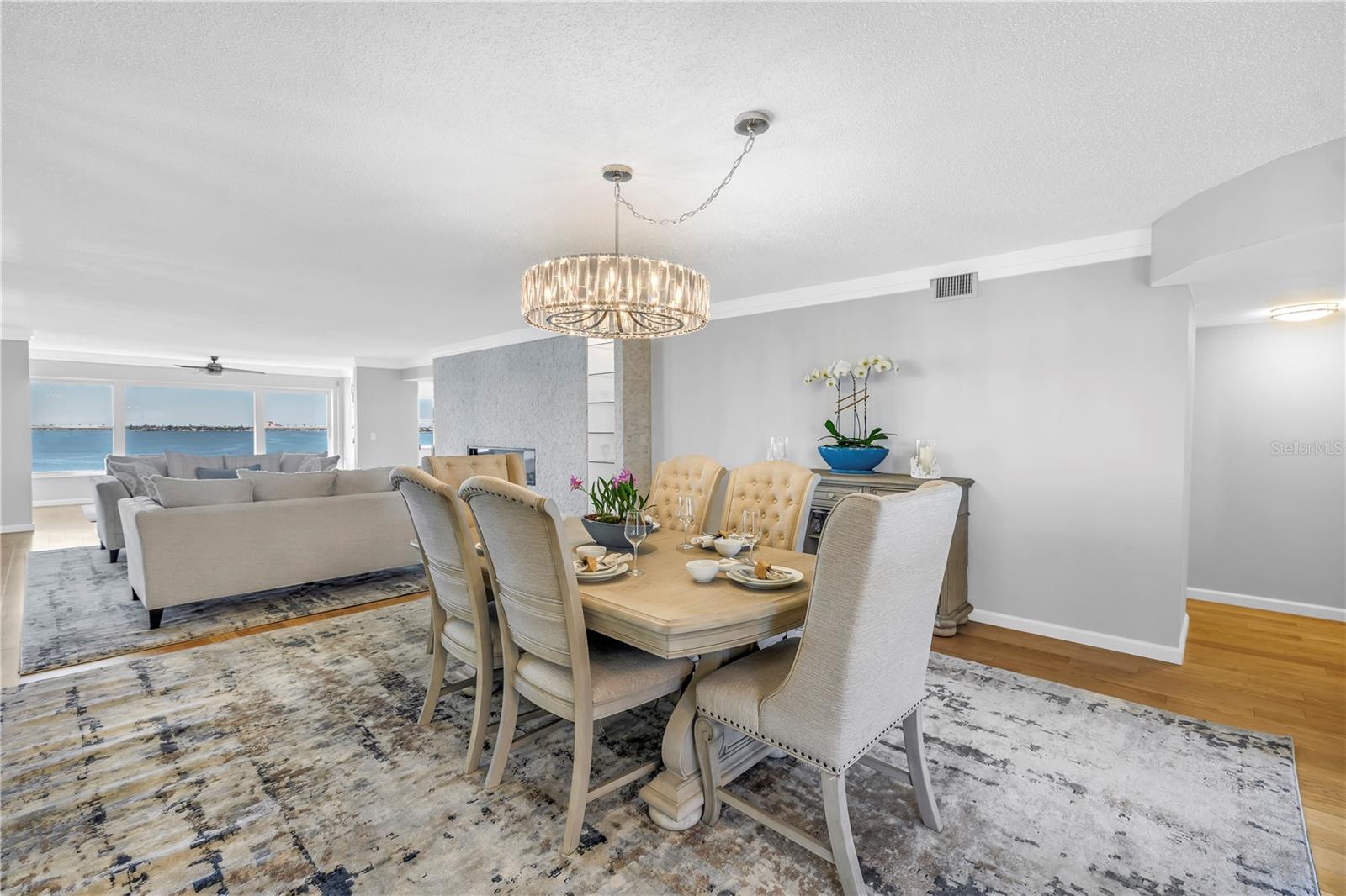 Image 12 of 61 For 6020 Shore Boulevard S 712