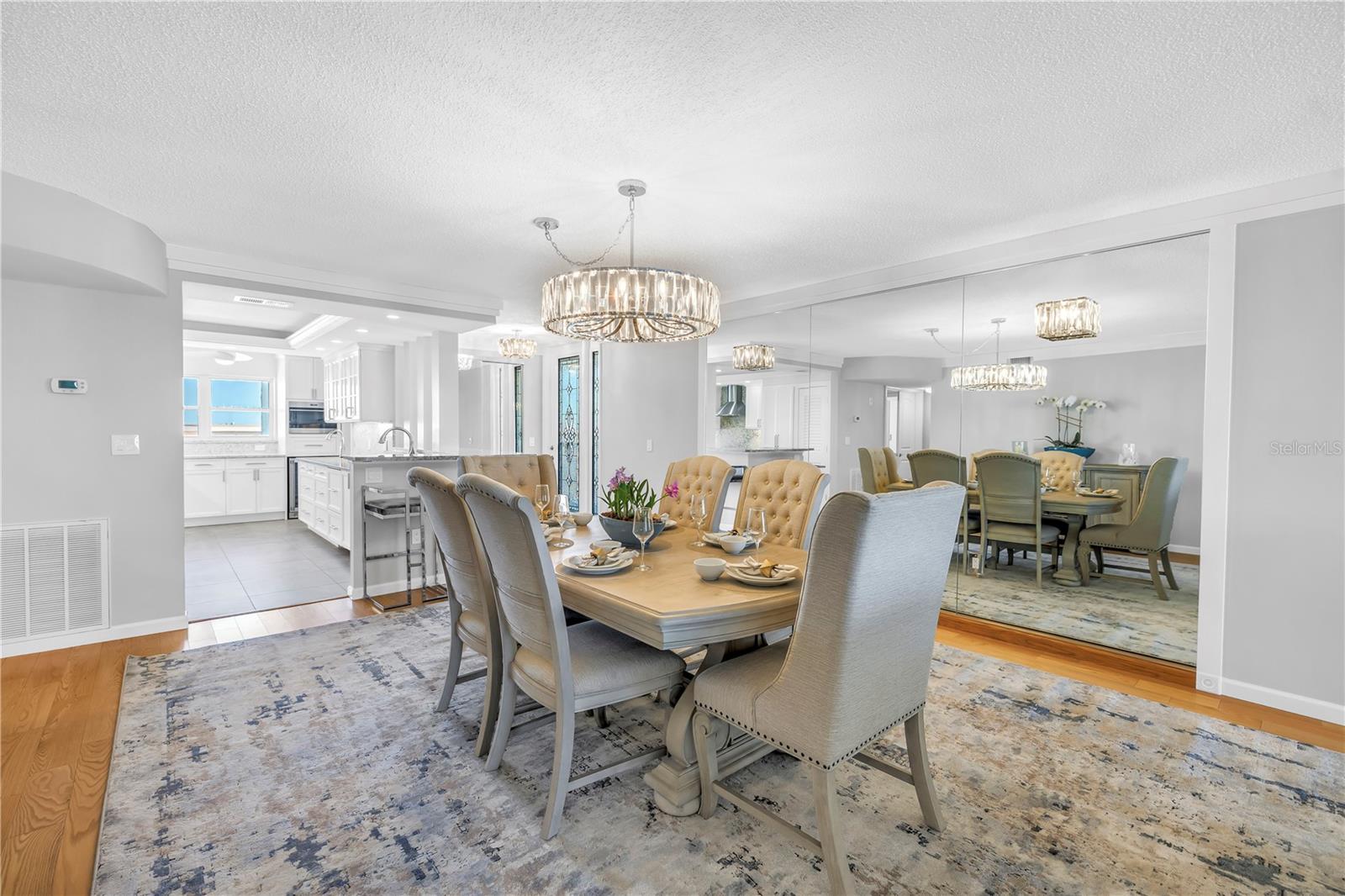 Image 14 of 61 For 6020 Shore Boulevard S 712