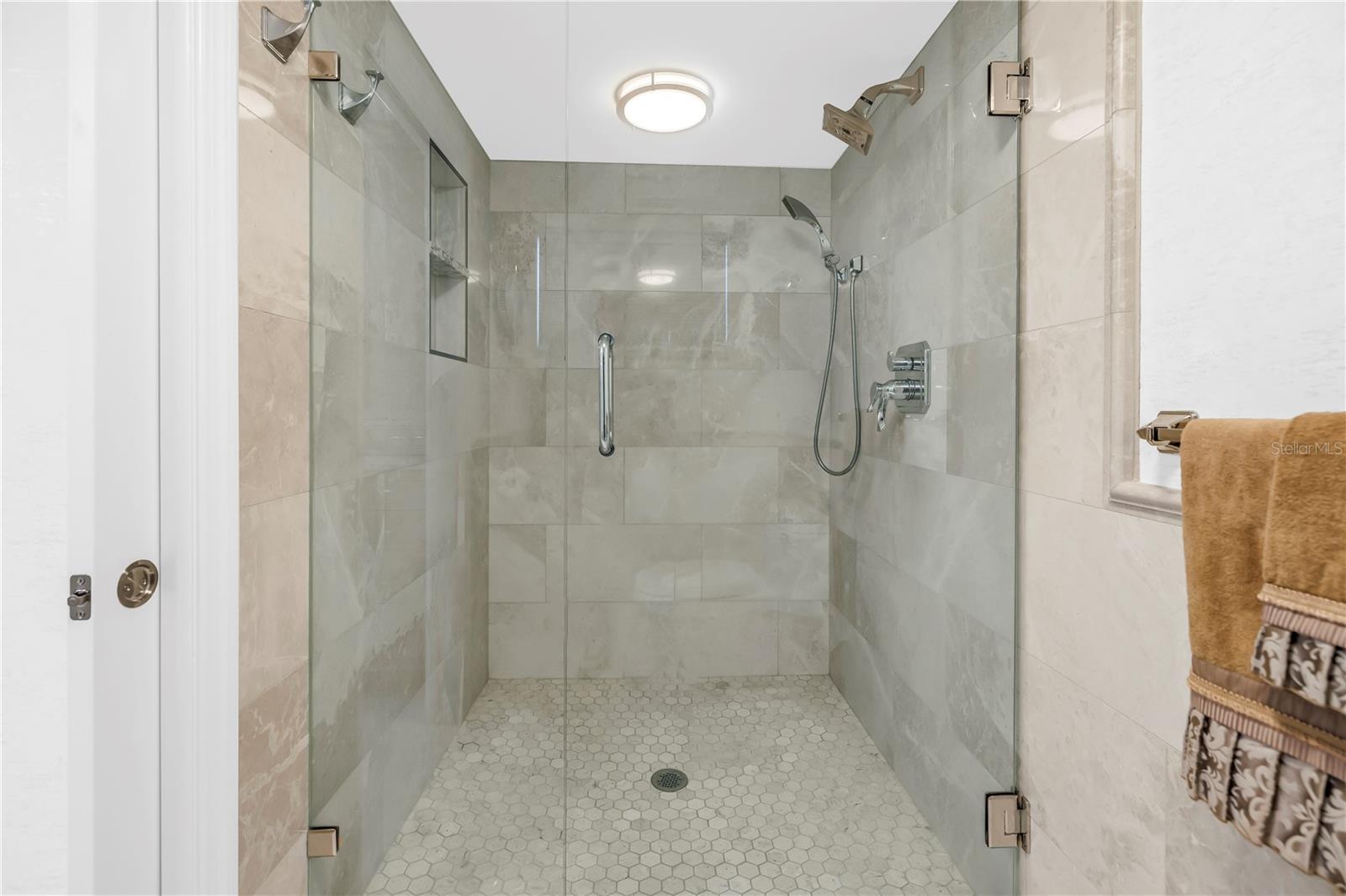 Image 31 of 61 For 6020 Shore Boulevard S 712