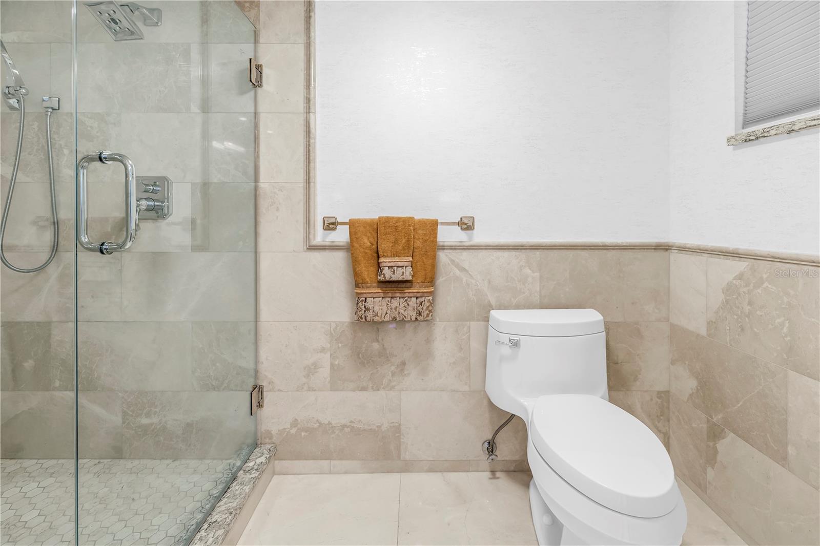 Image 32 of 61 For 6020 Shore Boulevard S 712