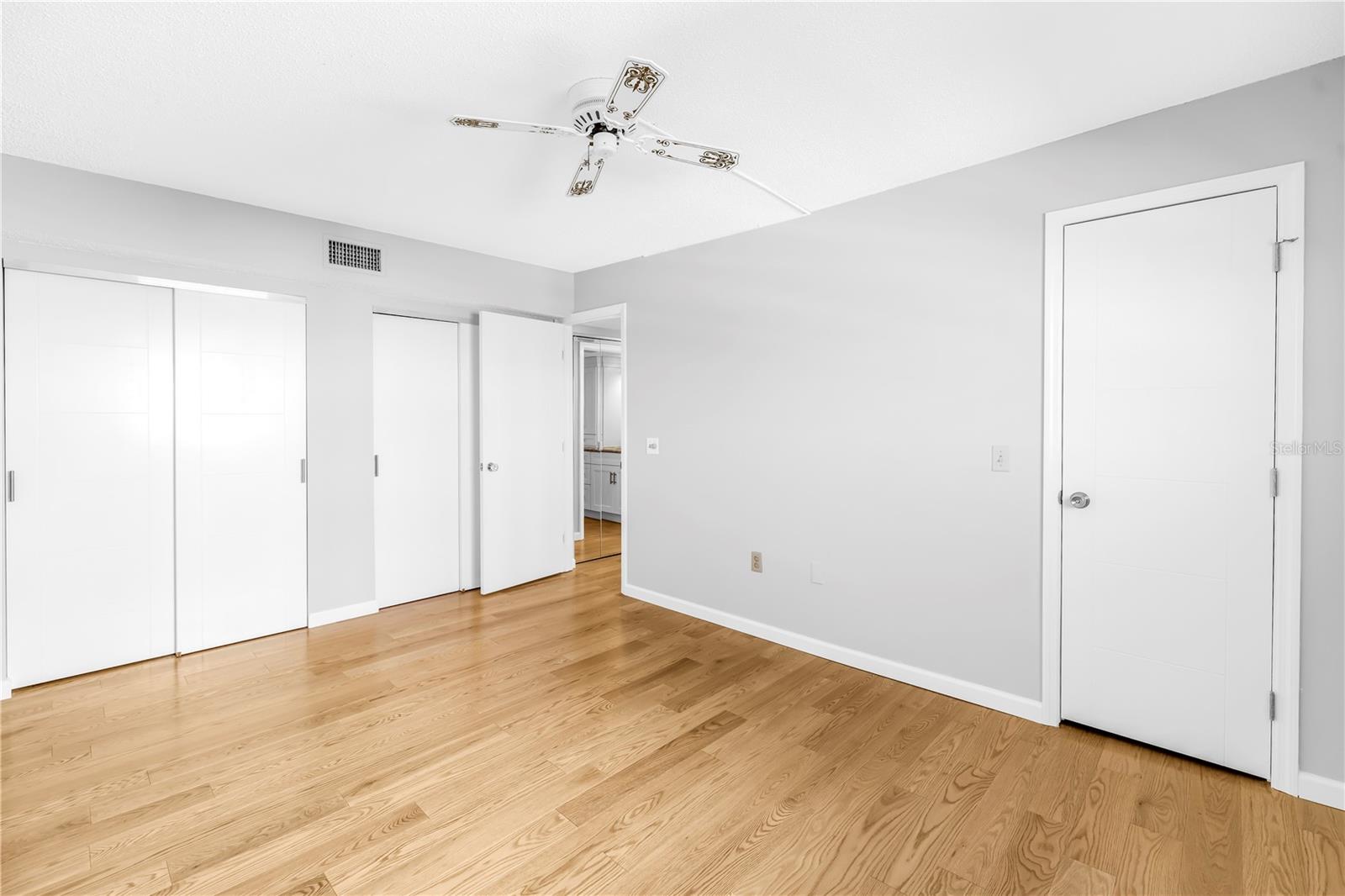 Image 42 of 61 For 6020 Shore Boulevard S 712