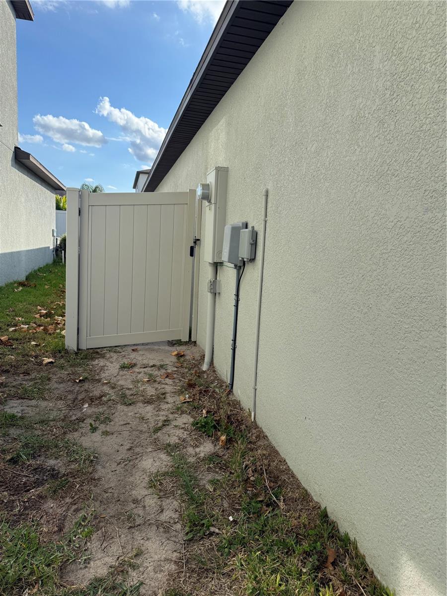 Image 23 of 27 For 10103 Rose Petal Place