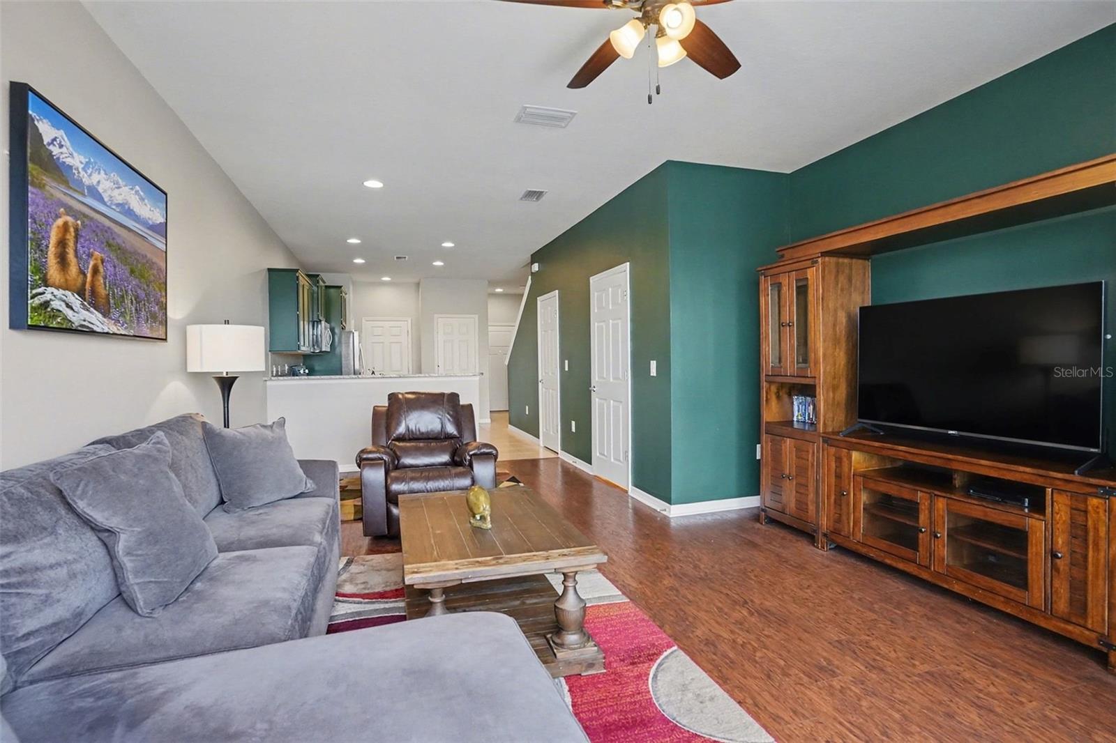 Image 5 of 28 For 9138 Hillcroft Drive