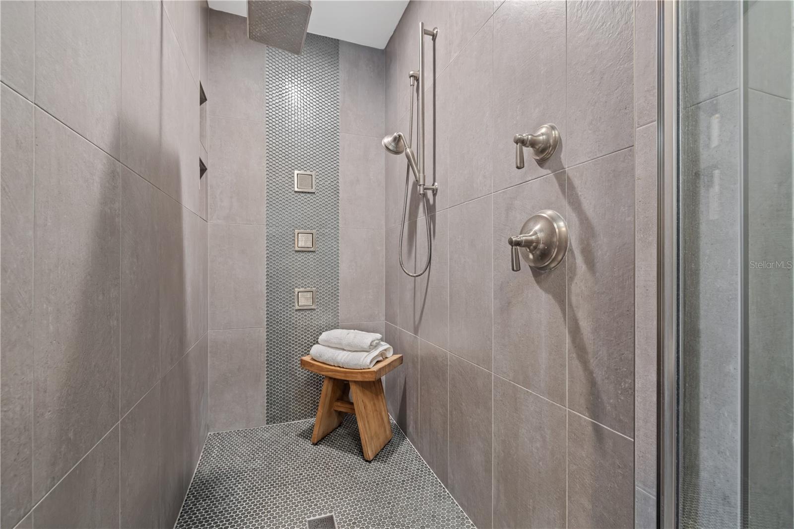 Image 20 of 41 For 720 Brightwaters Boulevard Ne