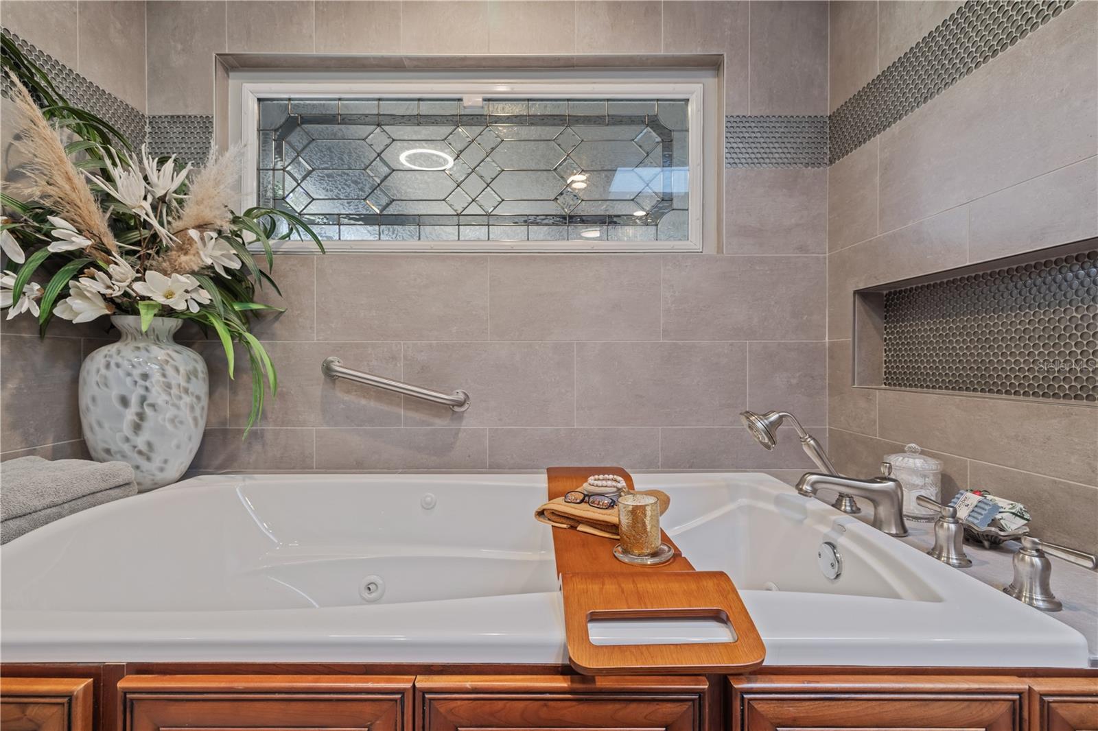 Image 21 of 41 For 720 Brightwaters Boulevard Ne