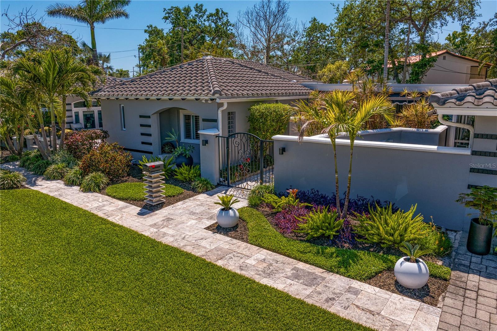 Image 28 of 41 For 720 Brightwaters Boulevard Ne