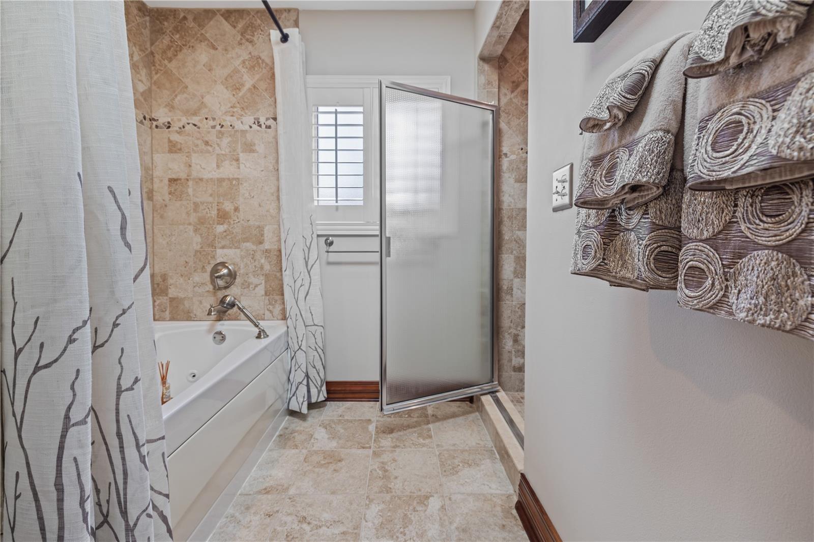 Image 32 of 41 For 720 Brightwaters Boulevard Ne