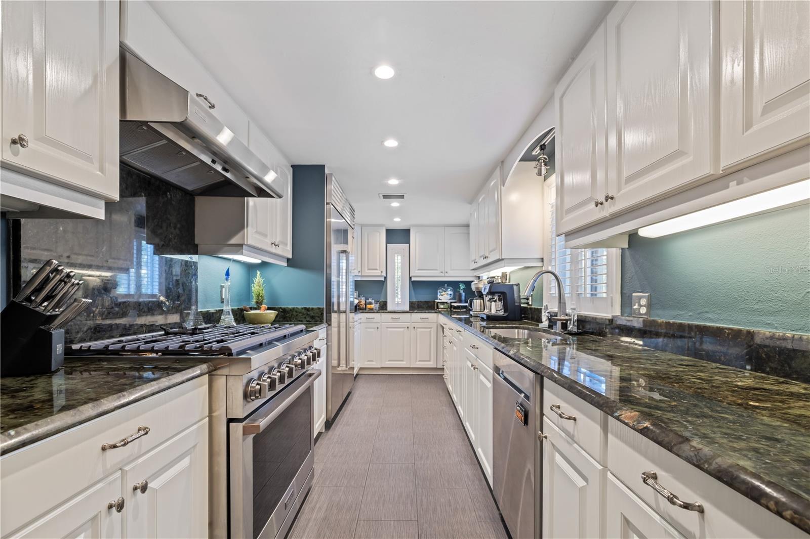 Image 8 of 41 For 720 Brightwaters Boulevard Ne