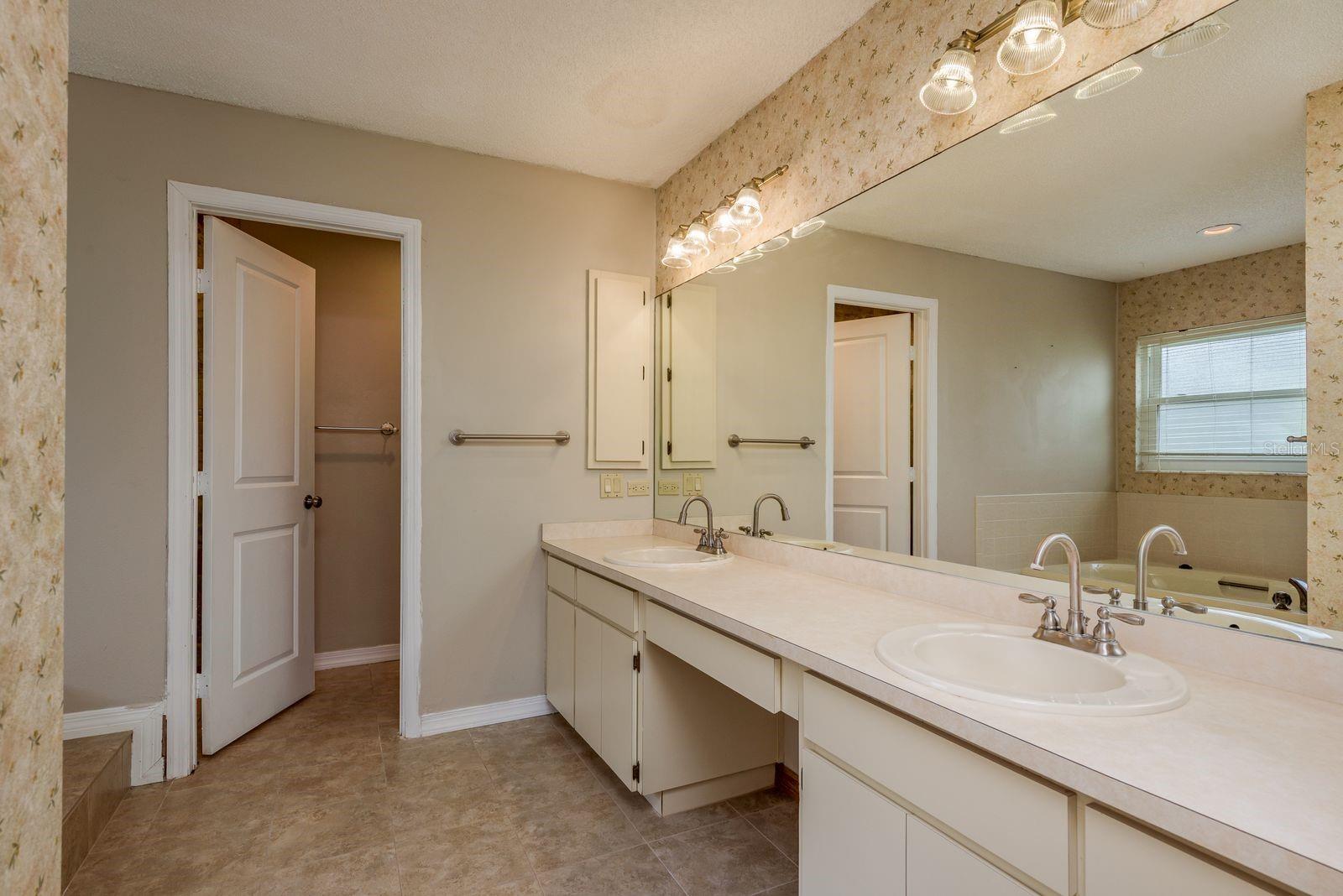 Image 22 of 41 For 2827 Enisgrove Drive