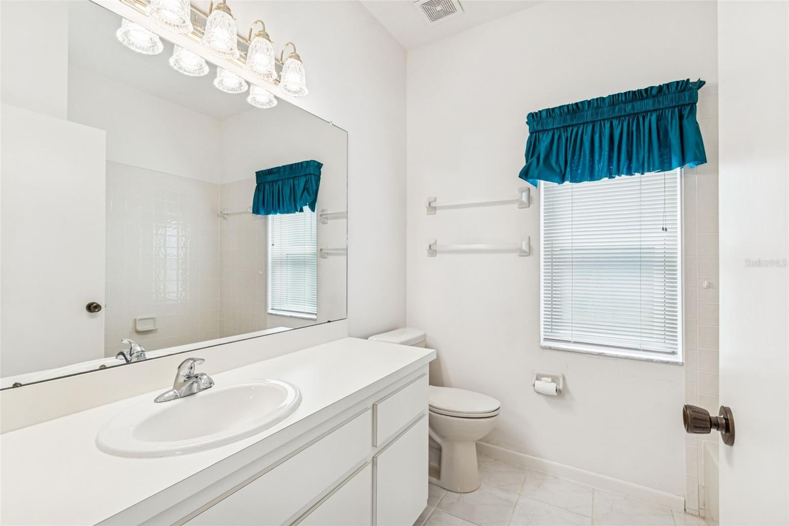 Image 13 of 40 For 16306 Colwood Drive