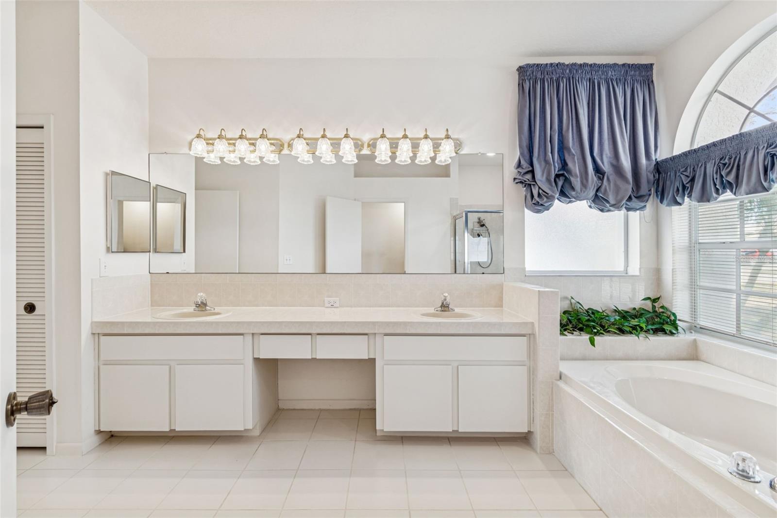 Image 7 of 40 For 16306 Colwood Drive