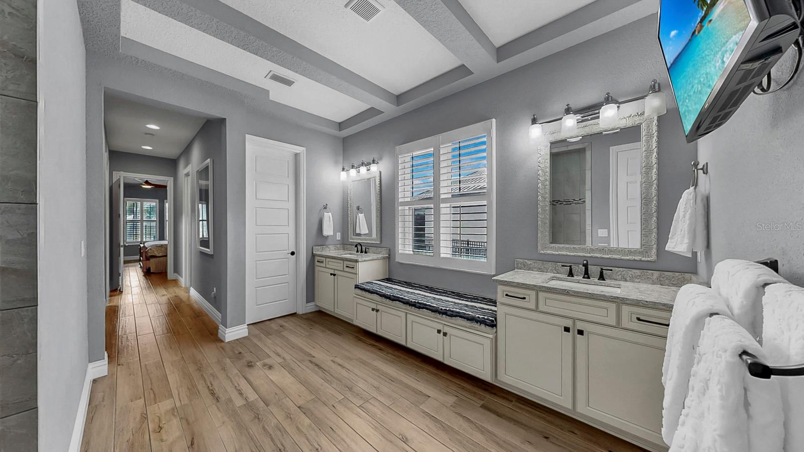 Image 17 of 42 For 6951 Crestpoint Drive