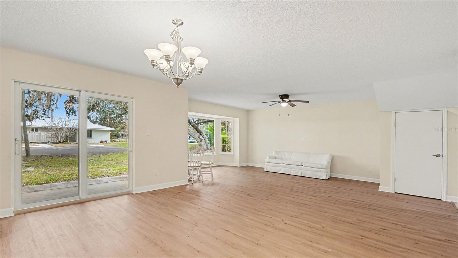 Image 14 of 33 For 1277 Seagull Point 156