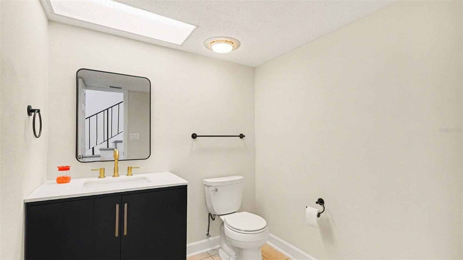 Image 19 of 33 For 1277 Seagull Point 156