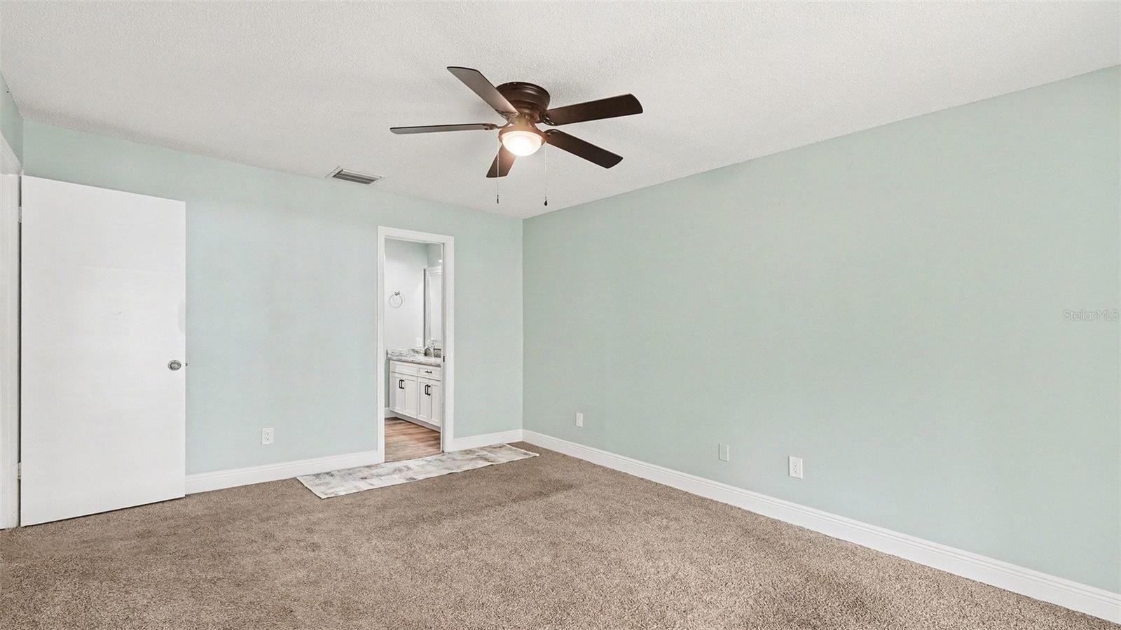 Image 28 of 33 For 1277 Seagull Point 156