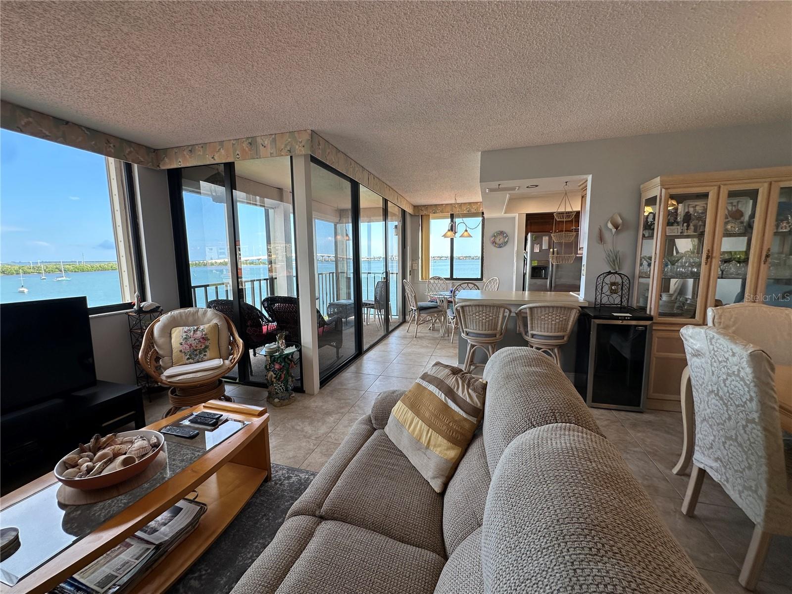 Image 4 of 28 For 6295 Bahia Del Mar Circle 408