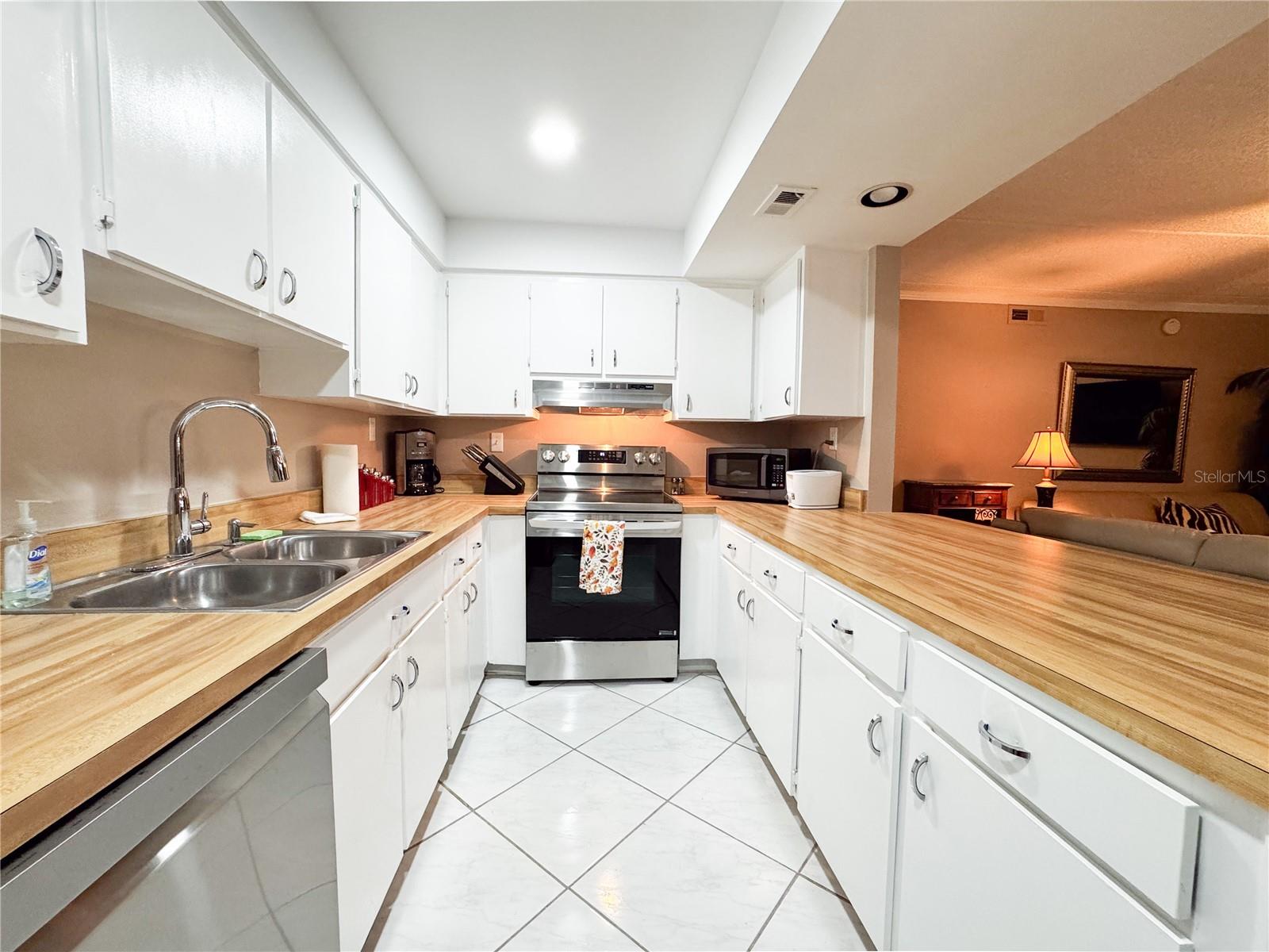 Image 4 of 52 For 12760 Indian Rocks Road 510