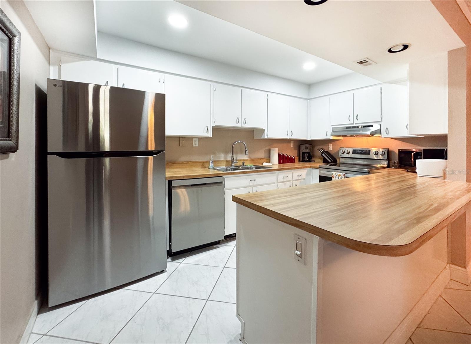 Image 5 of 52 For 12760 Indian Rocks Road 510