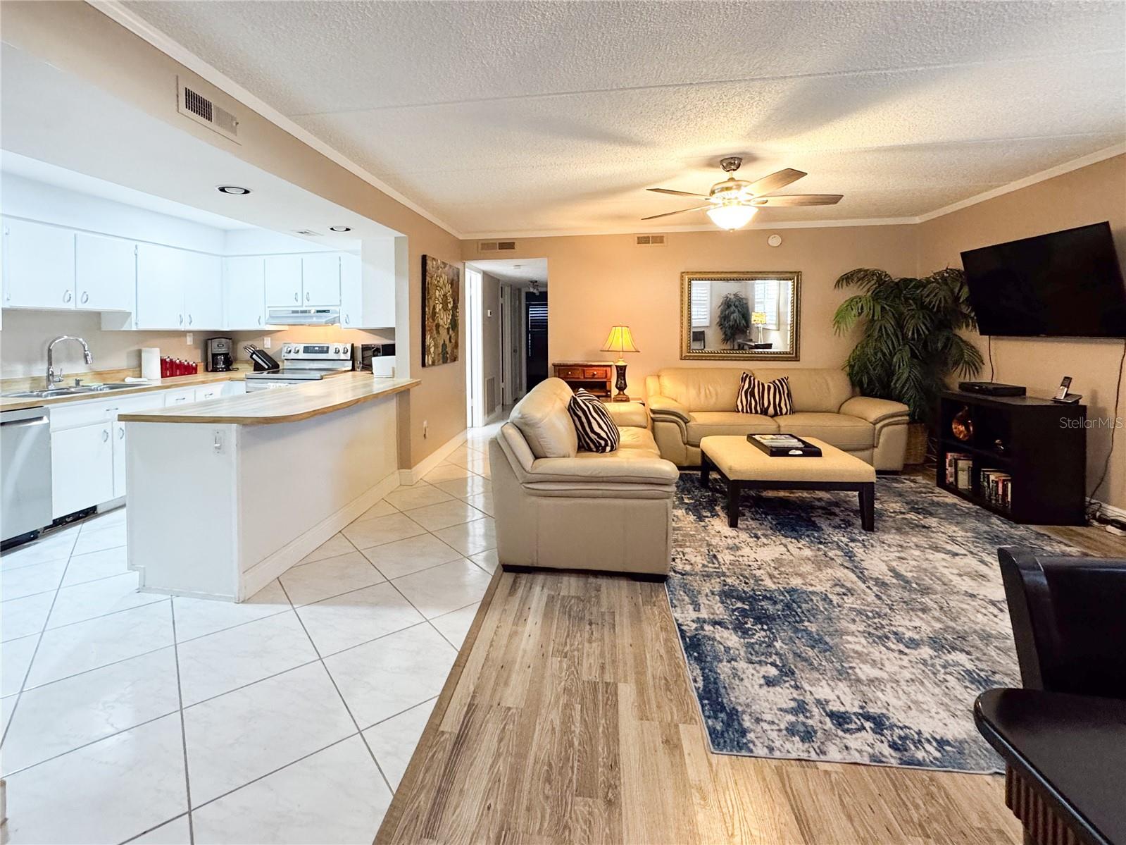 Image 6 of 52 For 12760 Indian Rocks Road 510