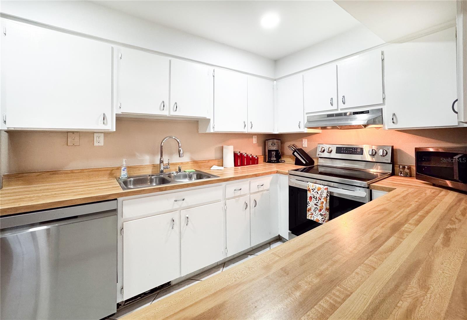 Image 7 of 52 For 12760 Indian Rocks Road 510