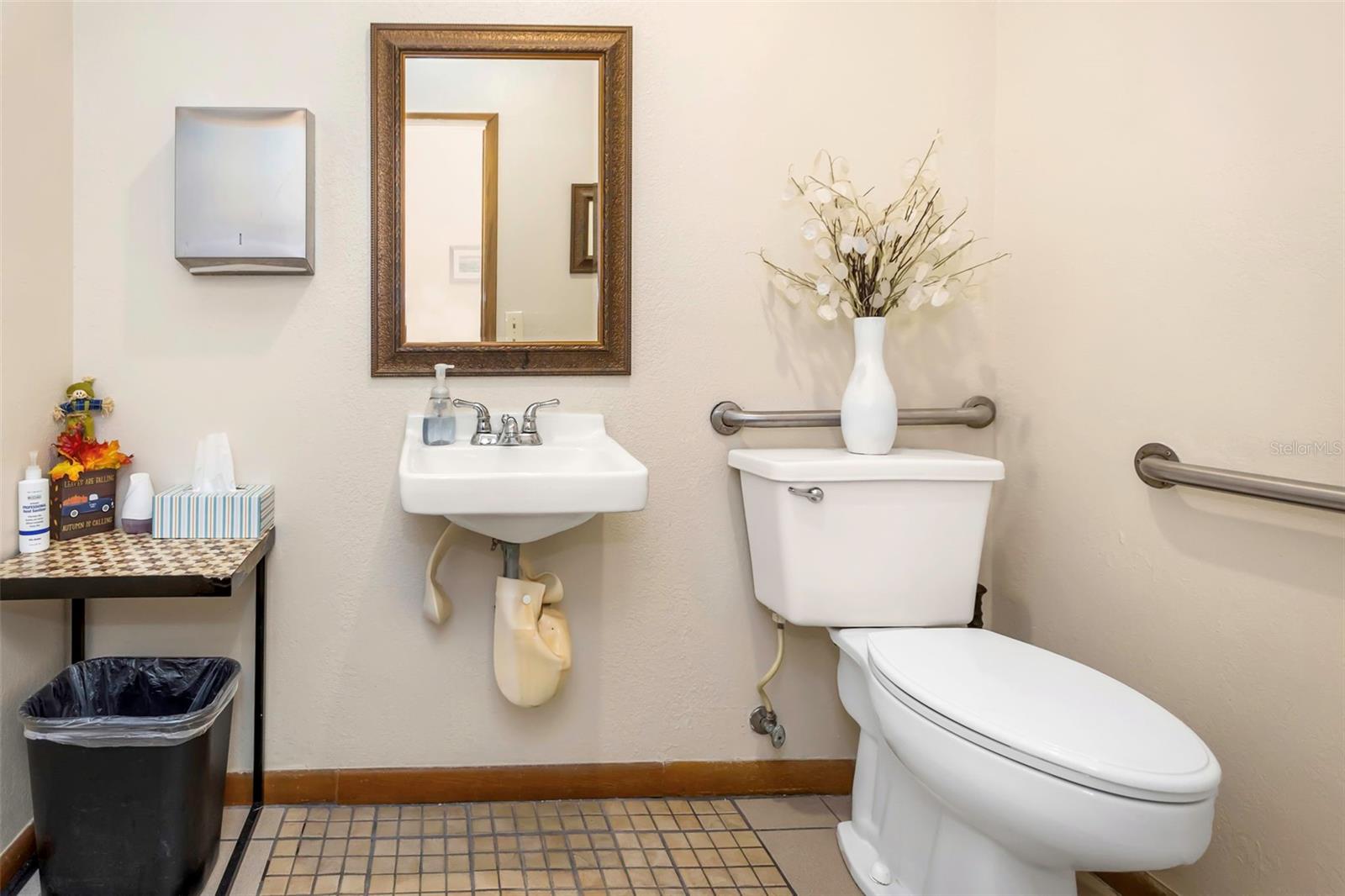 Image 36 of 82 For 701 Hercules Avenue