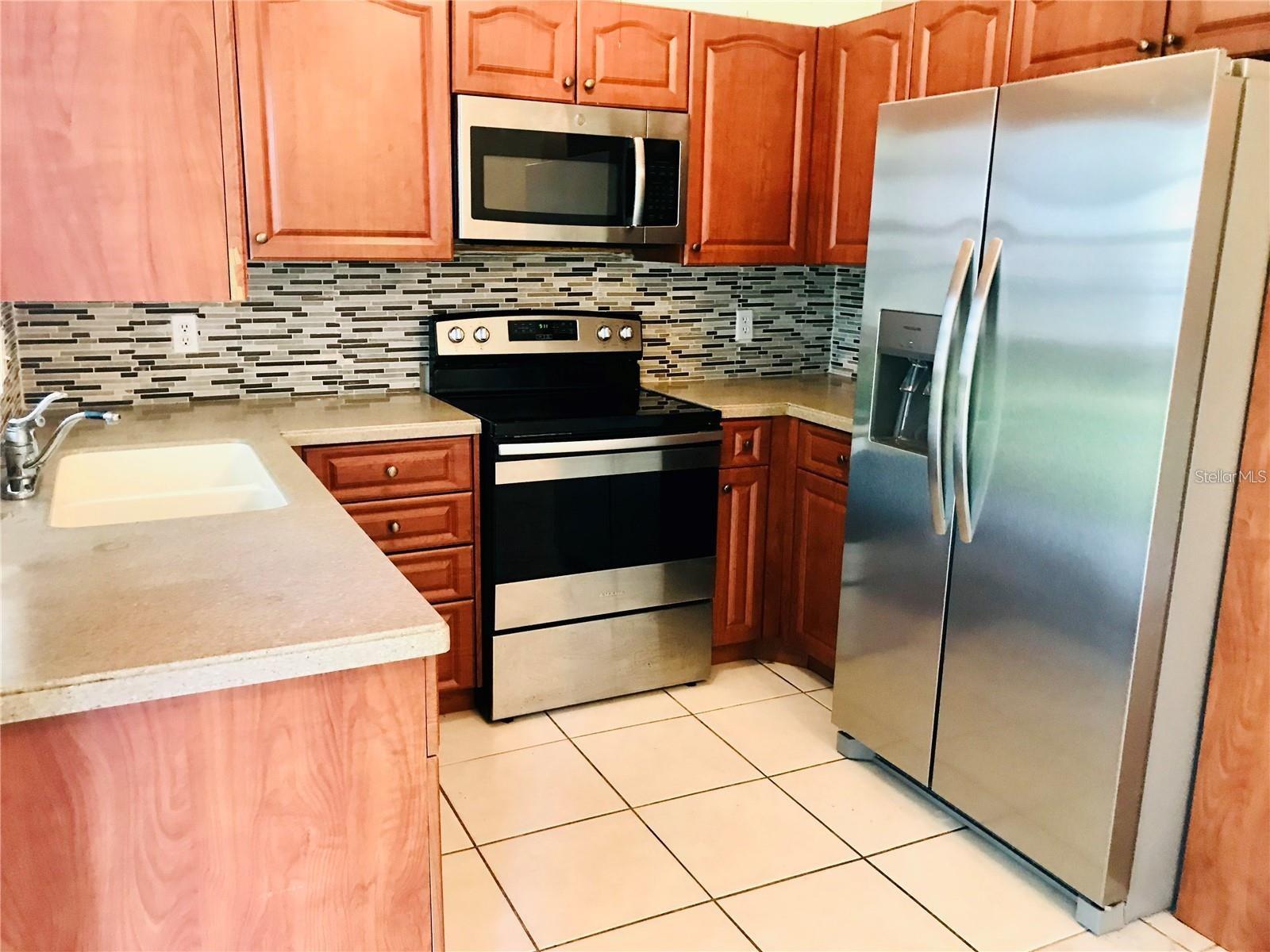 Image 5 of 38 For 7045 Lassen Avenue