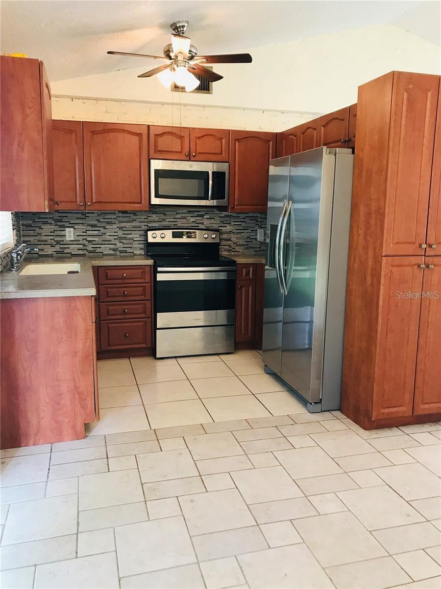 Image 8 of 38 For 7045 Lassen Avenue