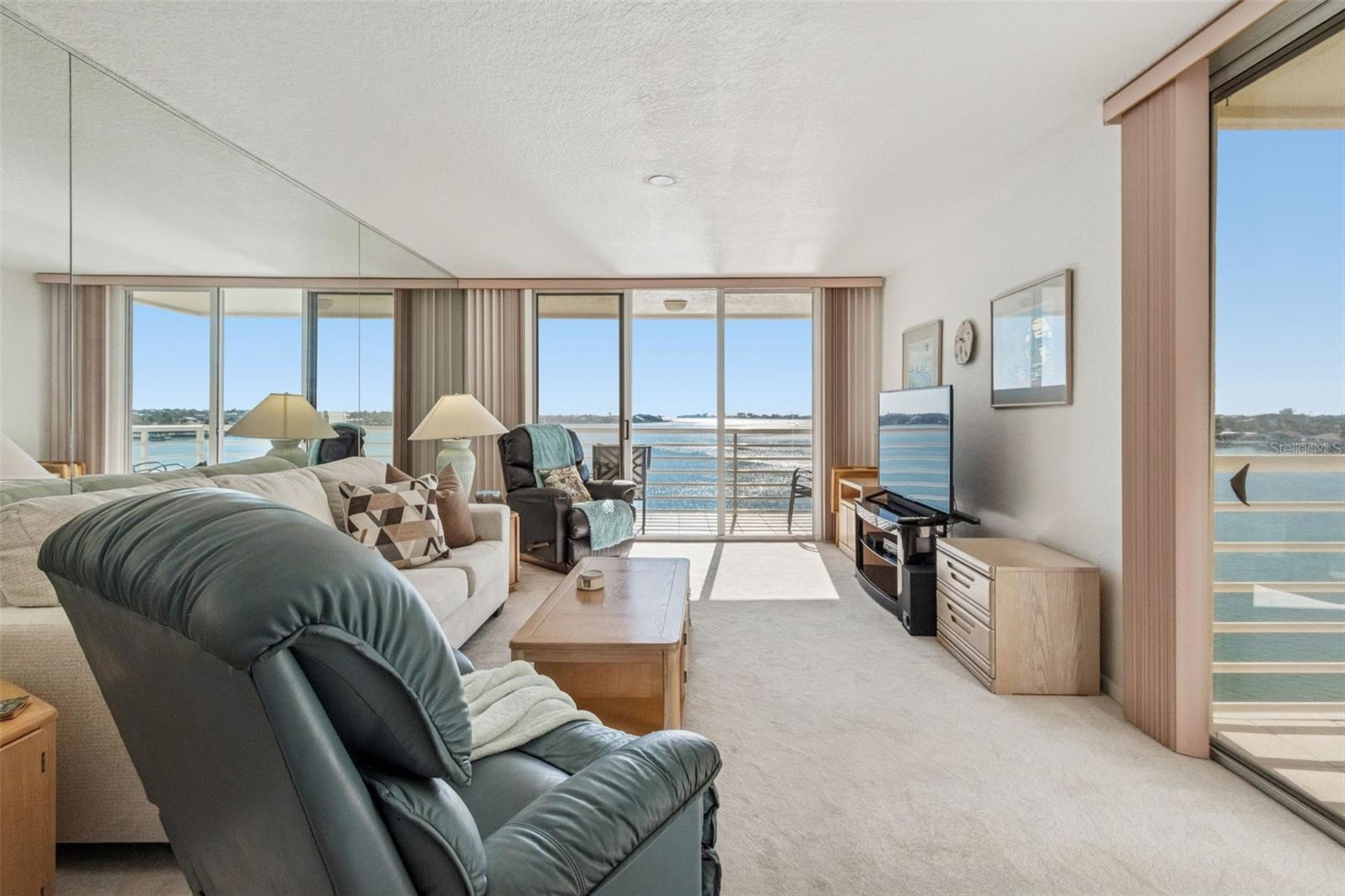 Image 10 of 39 For 6105 Bahia Del Mar Circle 686