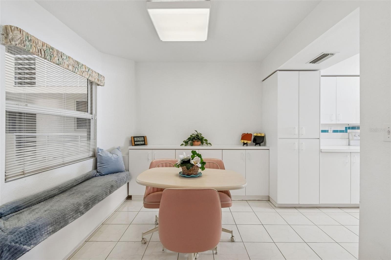 Image 18 of 39 For 6105 Bahia Del Mar Circle 686