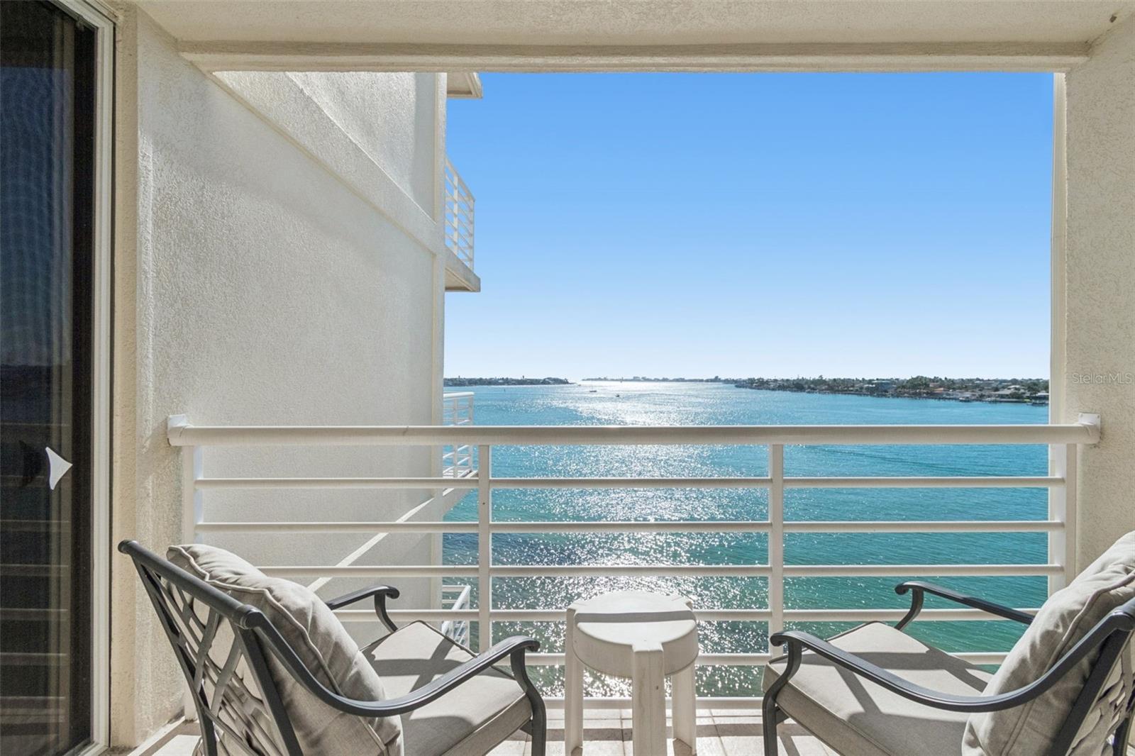 Image 22 of 39 For 6105 Bahia Del Mar Circle 686