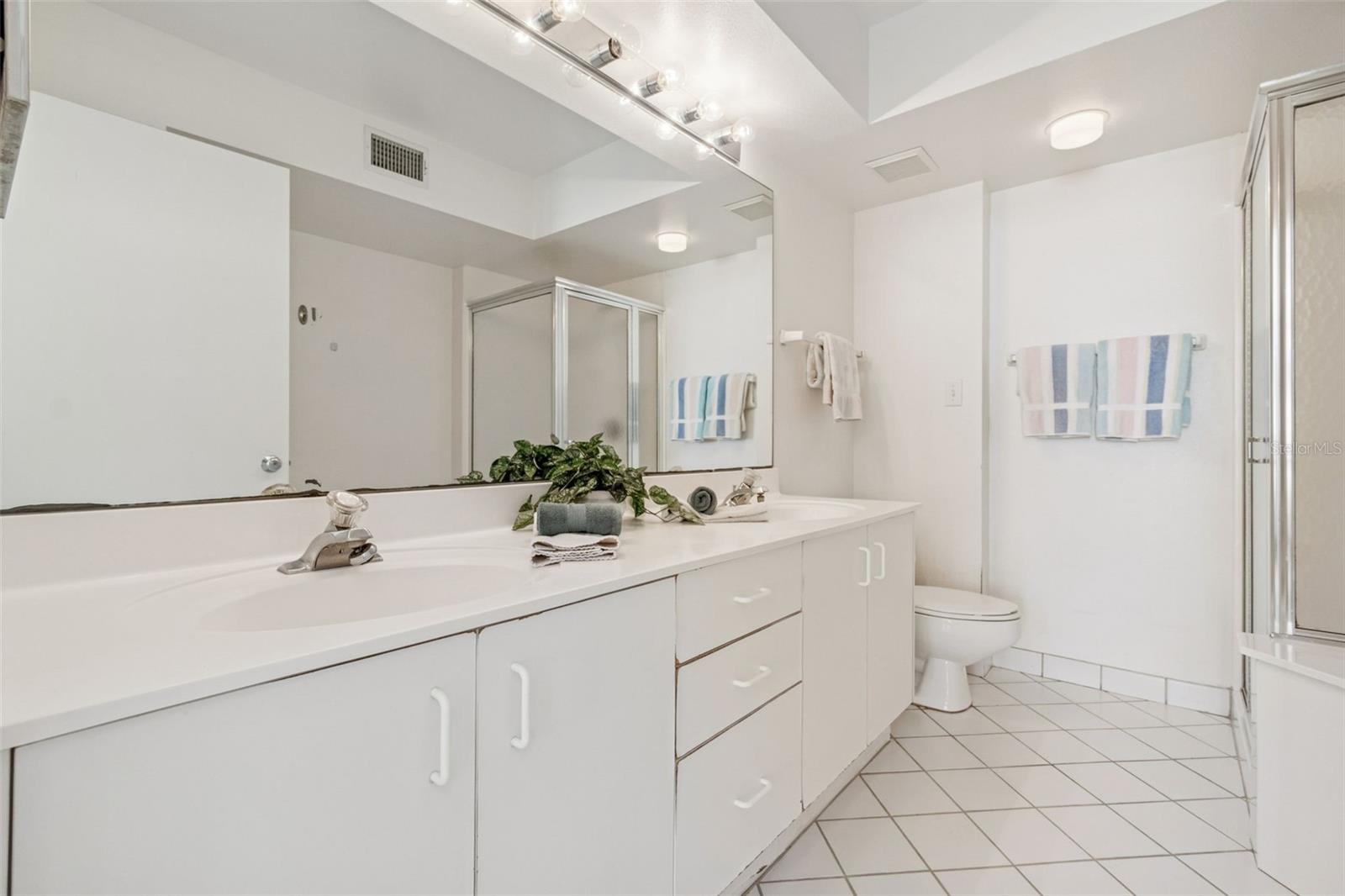 Image 24 of 39 For 6105 Bahia Del Mar Circle 686