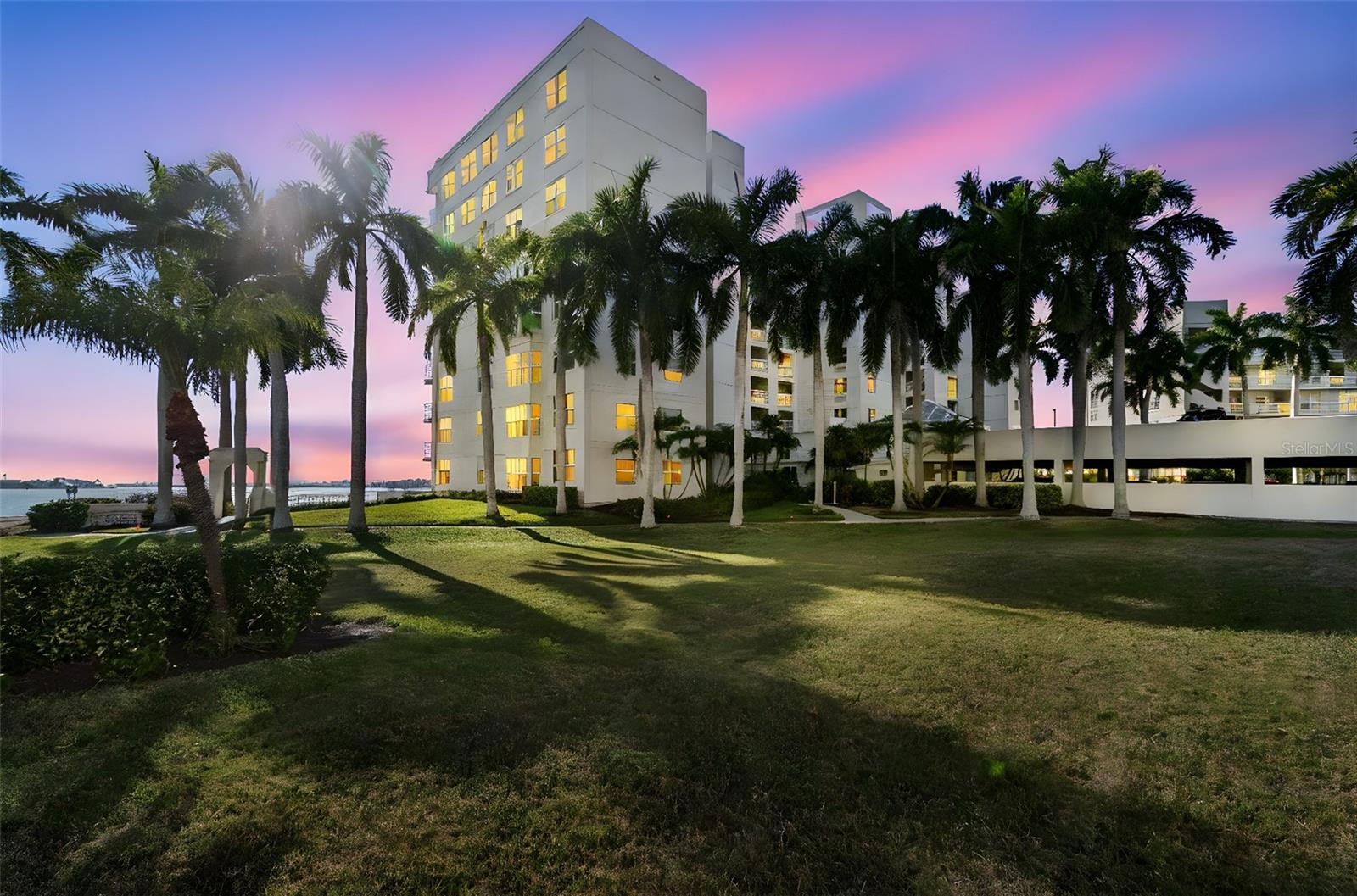 Image 28 of 39 For 6105 Bahia Del Mar Circle 686