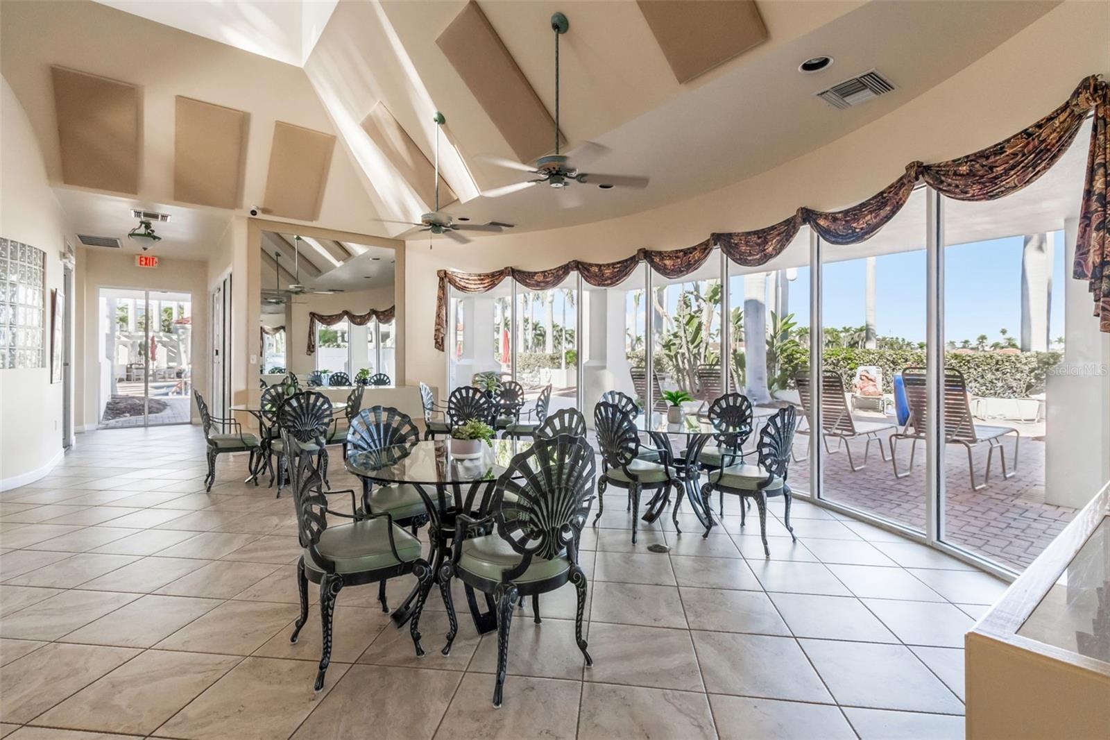 Image 33 of 39 For 6105 Bahia Del Mar Circle 686