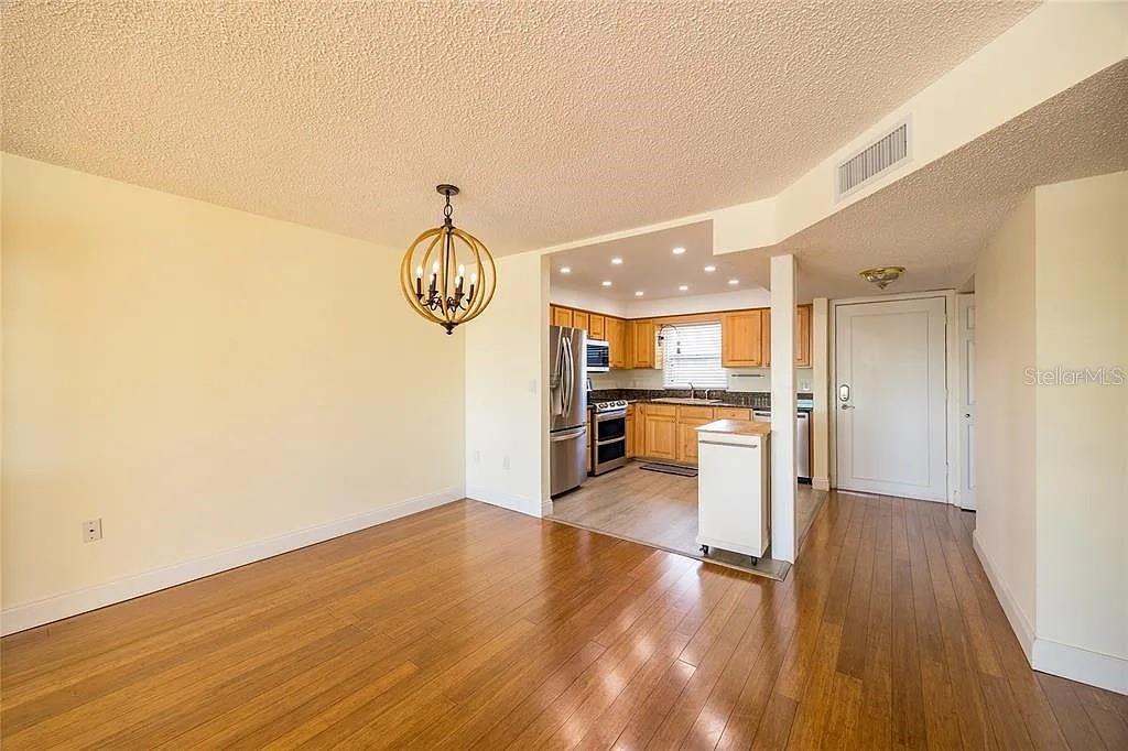 Image 11 of 35 For 4775 Cove Circle 1002