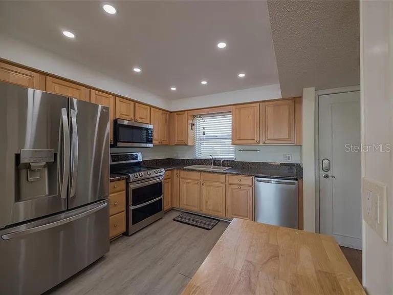 Image 12 of 35 For 4775 Cove Circle 1002